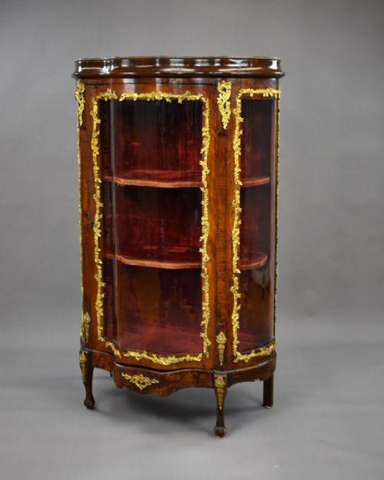 French Louis XV Style Kingwood & Ormolu Mounted Vitrine Cabinet For Sale 4