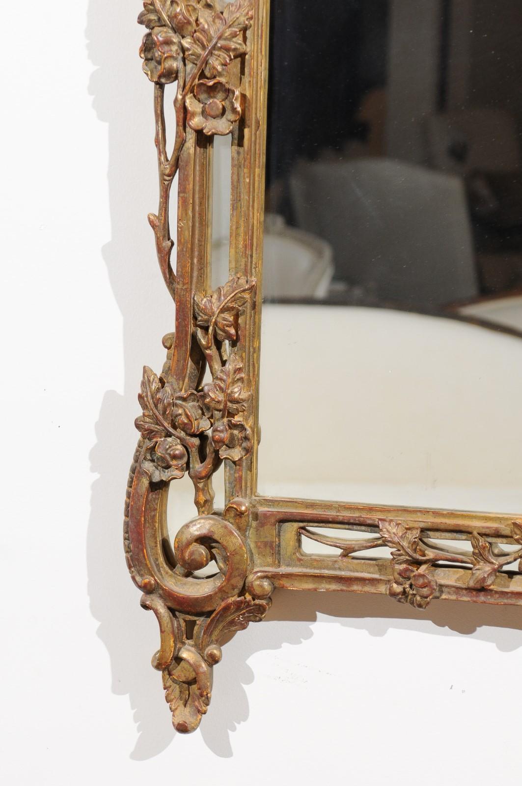 French Louis XV Style Late 18th Century Carved Giltwood Mirror with Floral Decor 2