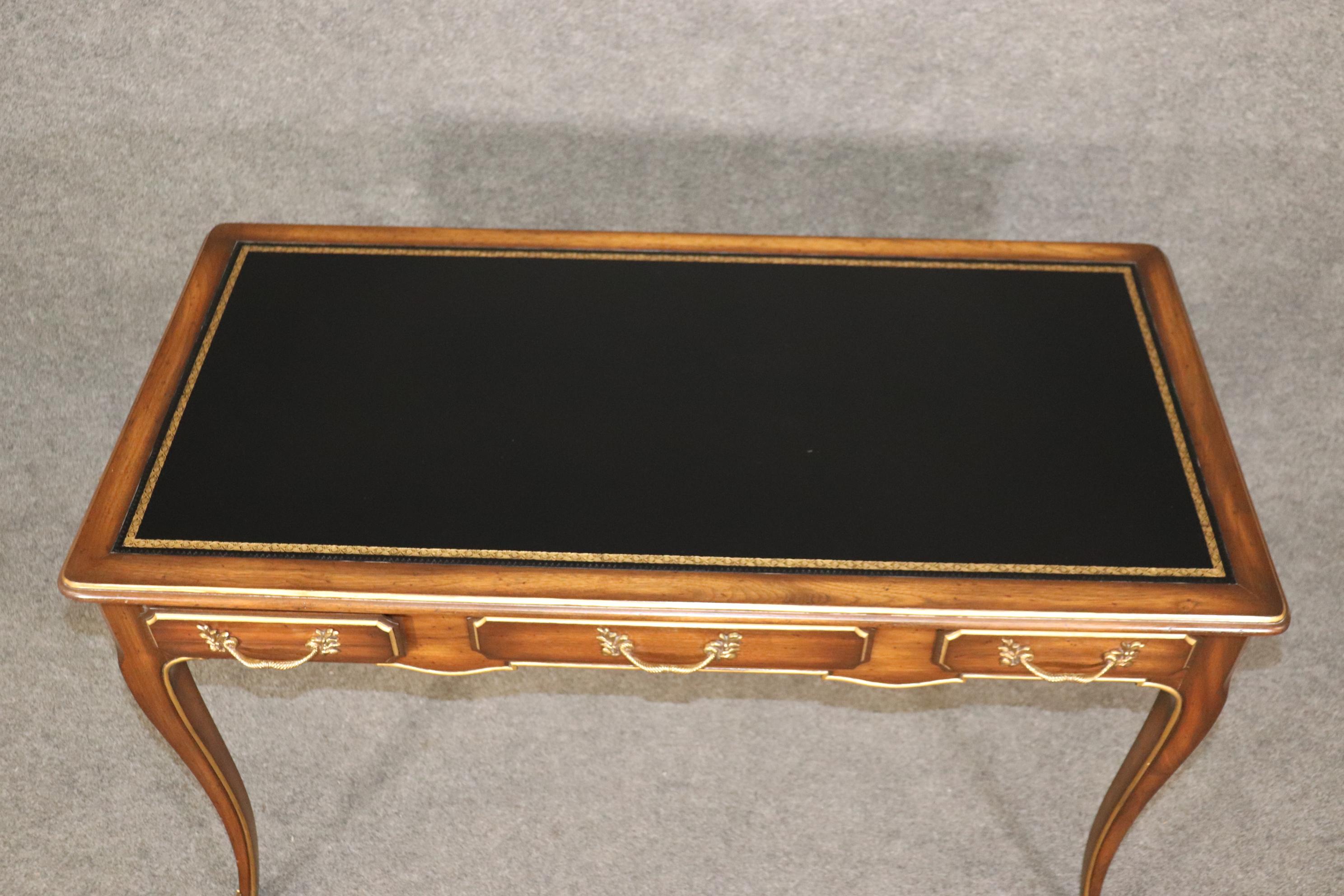 French Louis XV Style Leather Top and Brass Mounted Desk in the Manner of Baker For Sale 1
