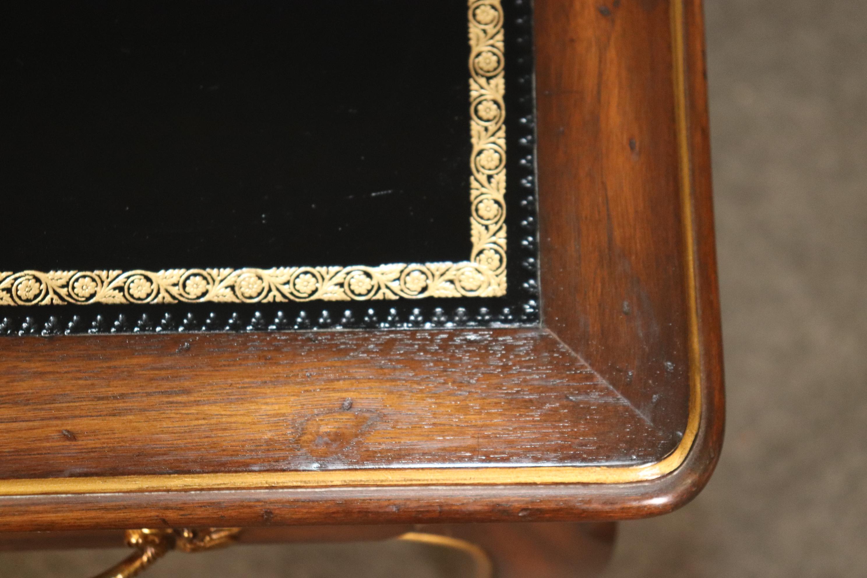 French Louis XV Style Leather Top and Brass Mounted Desk in the Manner of Baker For Sale 3