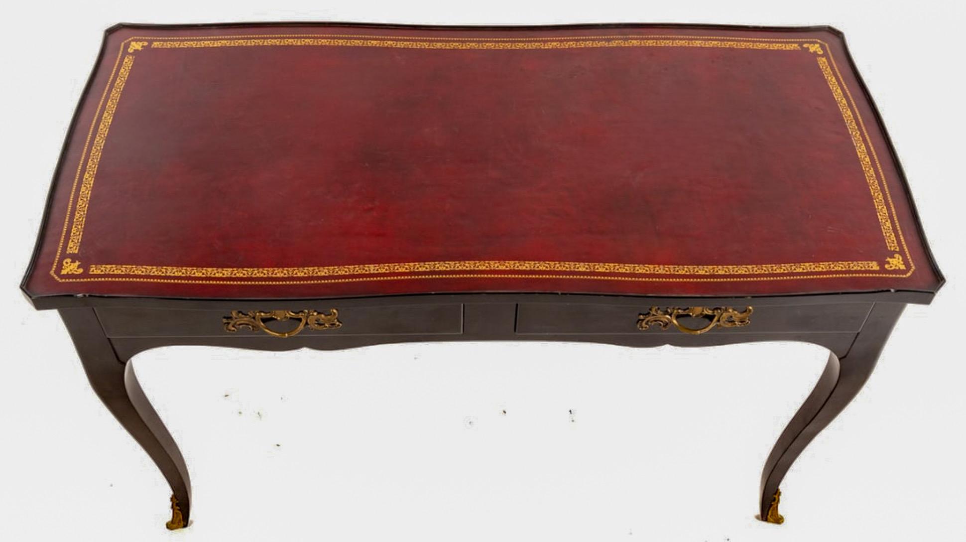 Bronzo Scrivania francese in stile Luigi XV con piano in pelle, bronzo e lacca nera di Bodart in vendita