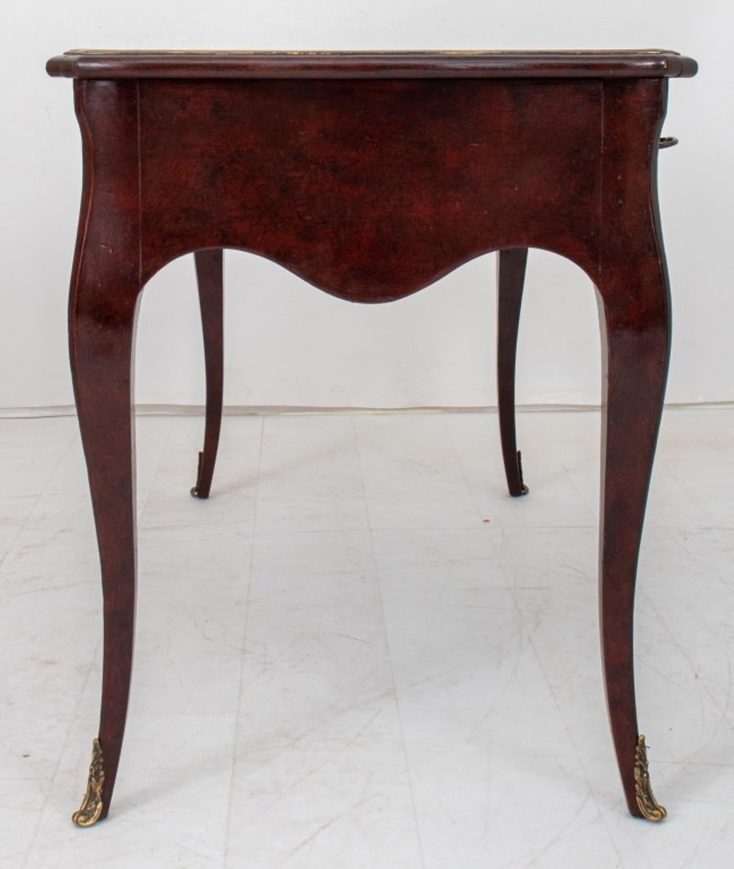 Französischer Louis XV Stil Schreibtisch mit Lederplatte im Angebot 5