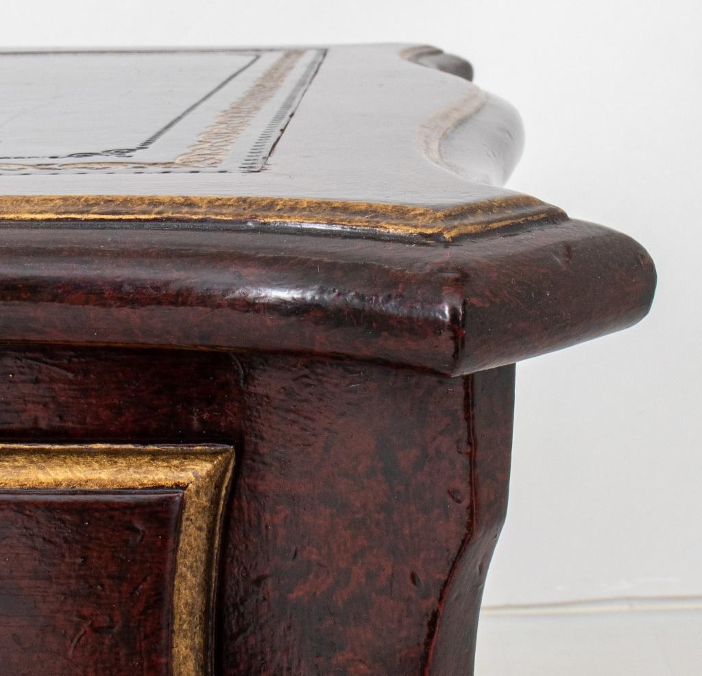 Französischer Louis XV Stil Schreibtisch mit Lederplatte (20. Jahrhundert) im Angebot