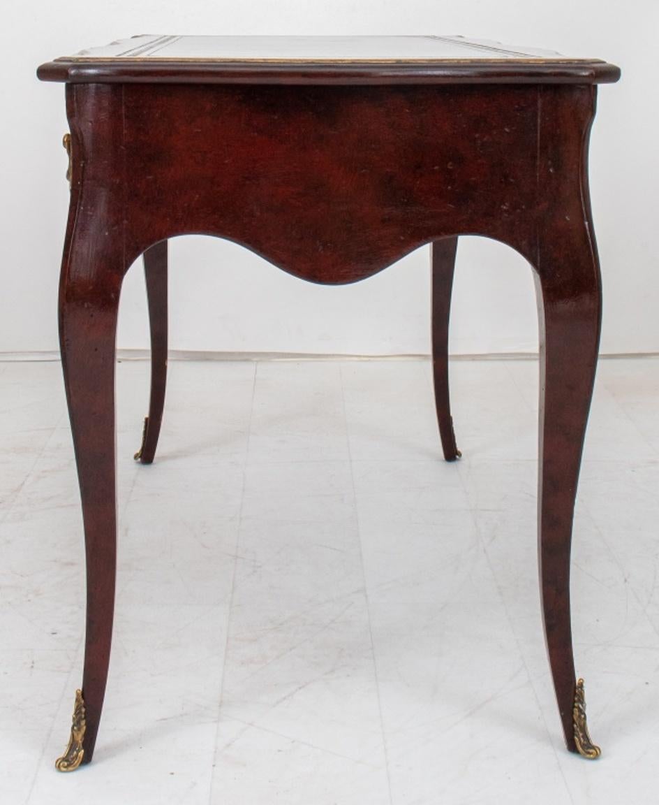 Französischer Louis XV Stil Schreibtisch mit Lederplatte im Angebot 2