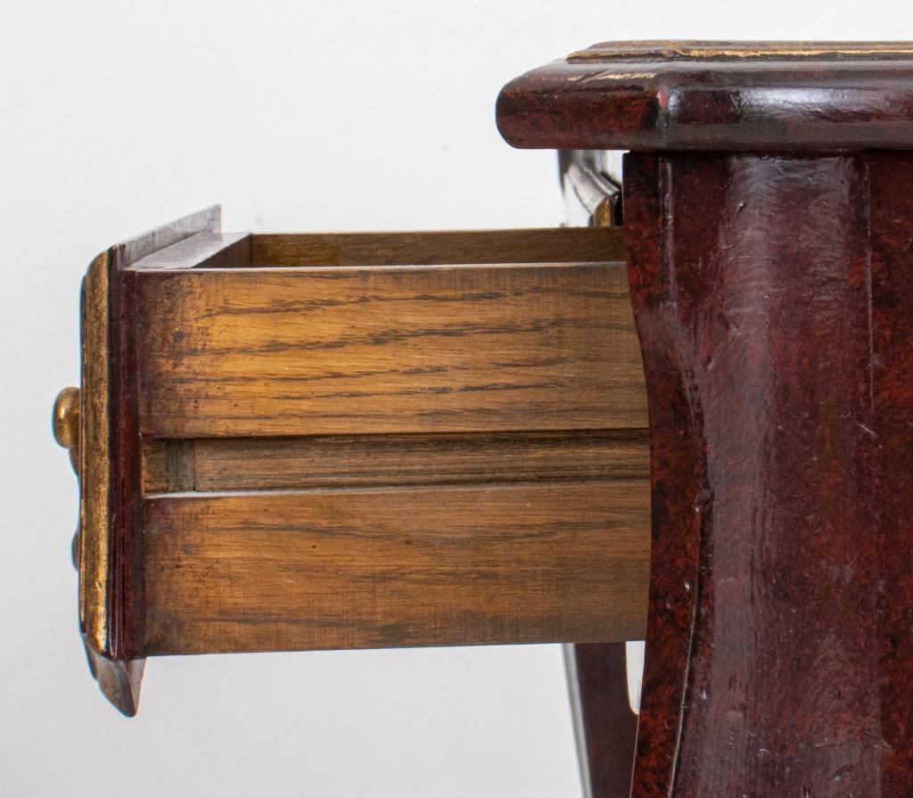 Französischer Louis XV Stil Schreibtisch mit Lederplatte im Angebot 3
