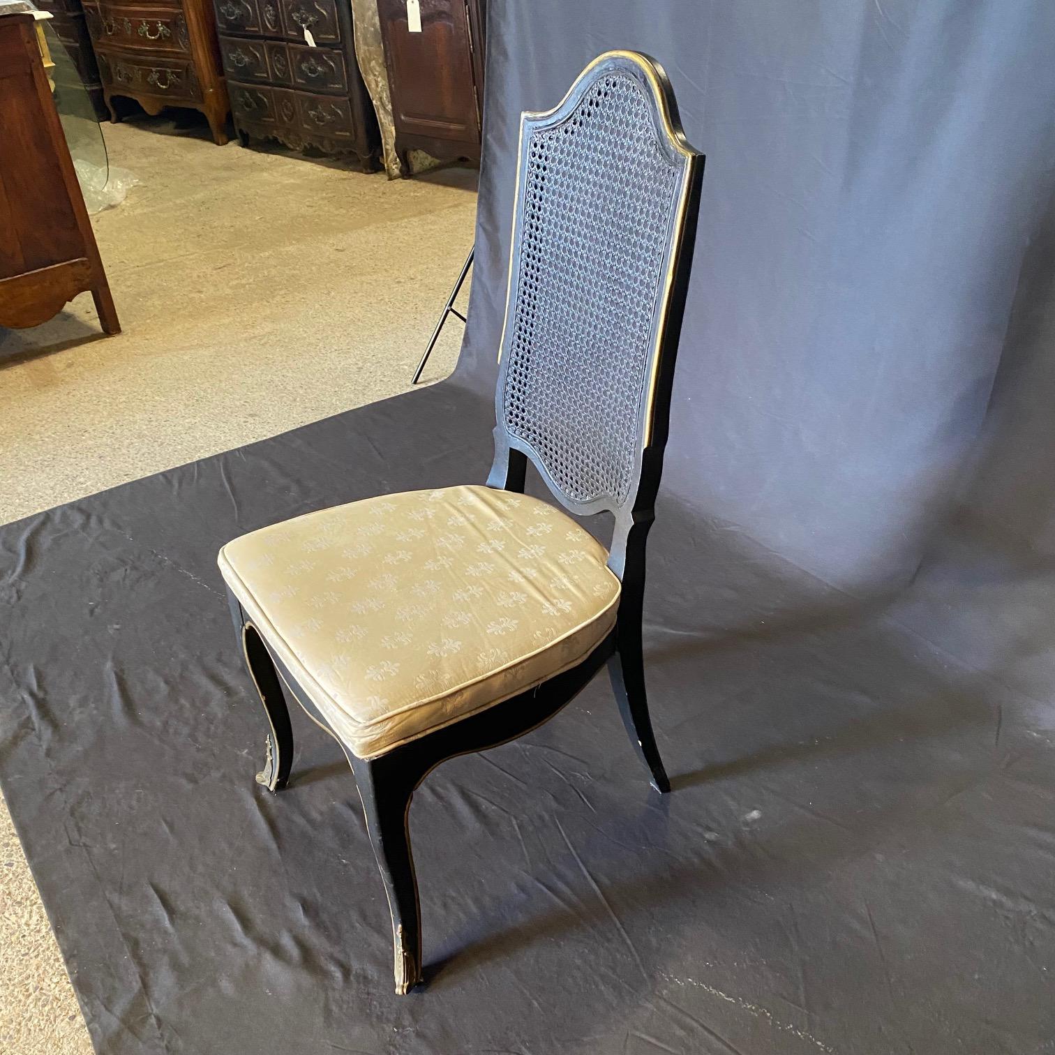 Französischer Schreibtisch im Louis-XV-Stil mit Lederplatte und passender Schreibtischstuhl im Angebot 3