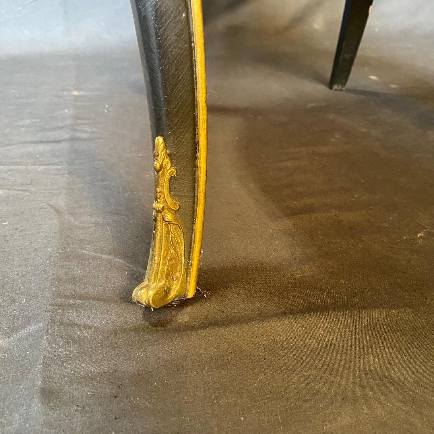 Französischer Schreibtisch im Louis-XV-Stil mit Lederplatte und passender Schreibtischstuhl im Angebot 8