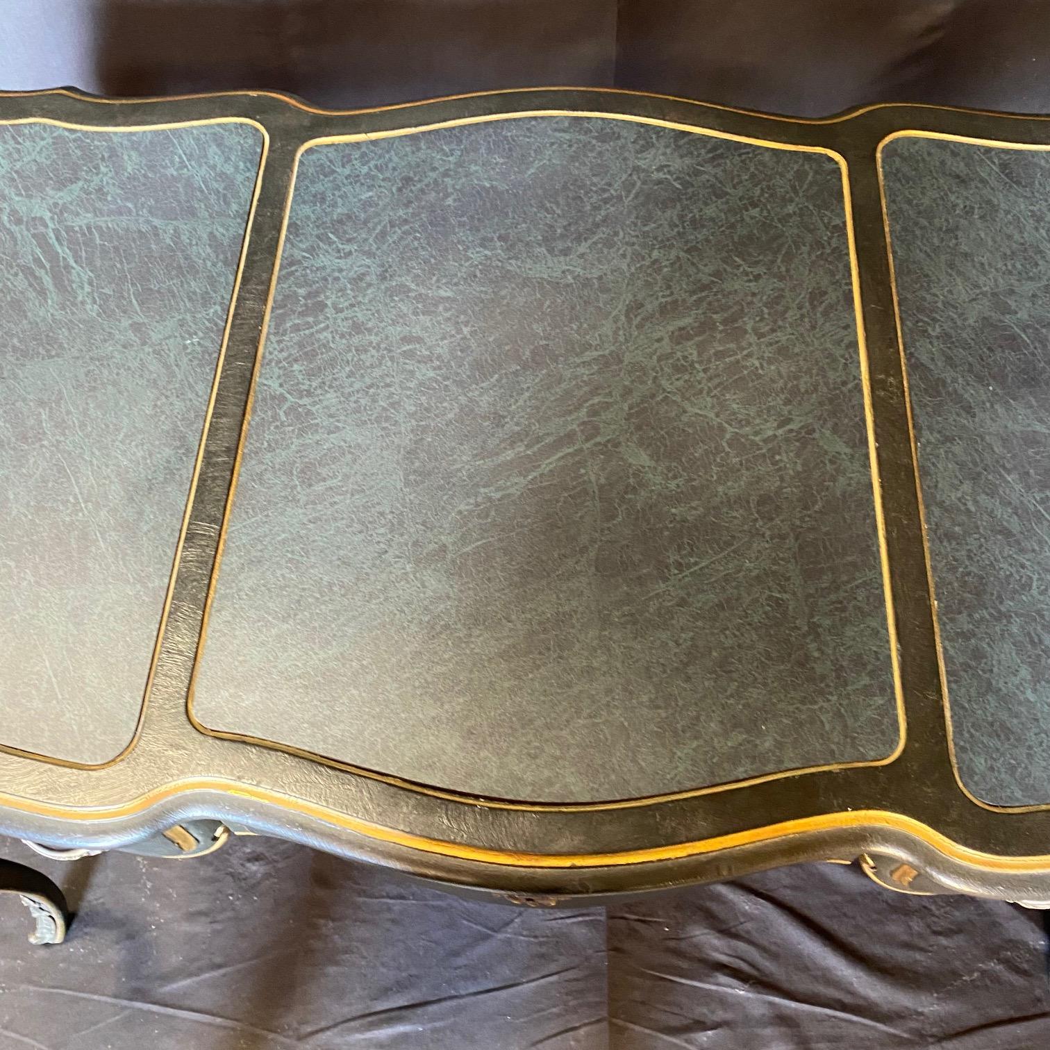 Französischer Schreibtisch im Louis-XV-Stil mit Lederplatte und passender Schreibtischstuhl im Angebot 10