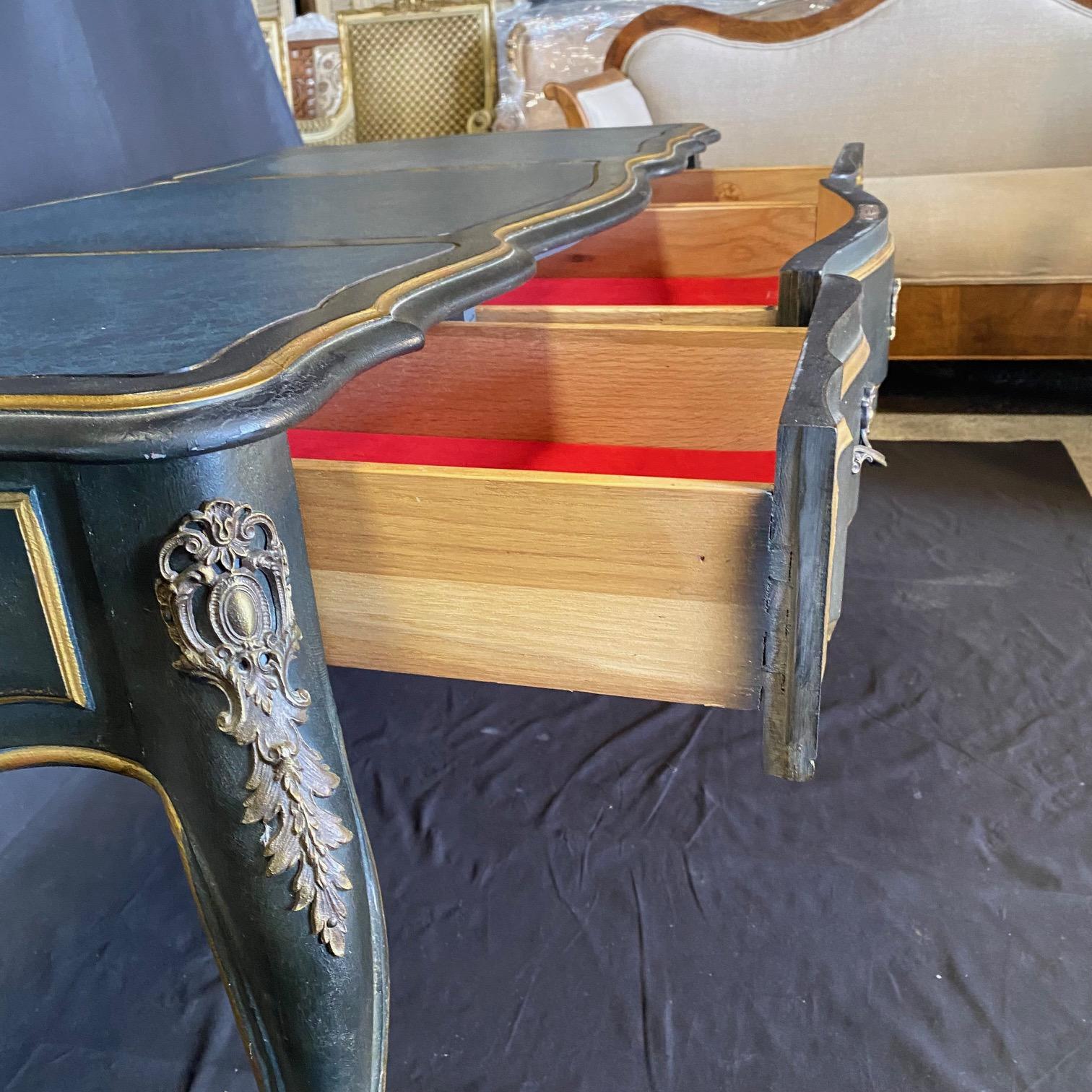 Französischer Schreibtisch im Louis-XV-Stil mit Lederplatte und passender Schreibtischstuhl im Angebot 11