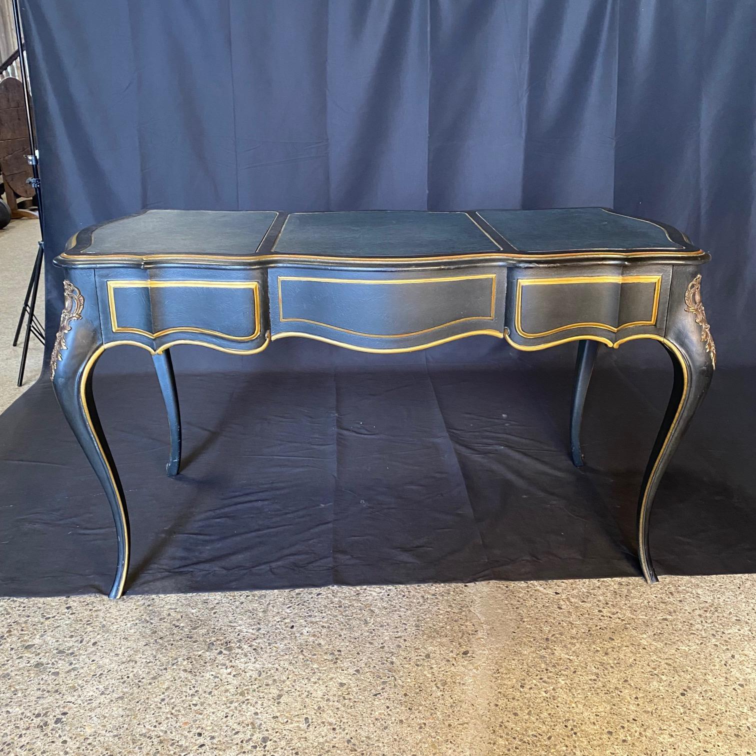 Französischer Schreibtisch im Louis-XV-Stil mit Lederplatte und passender Schreibtischstuhl im Angebot 1