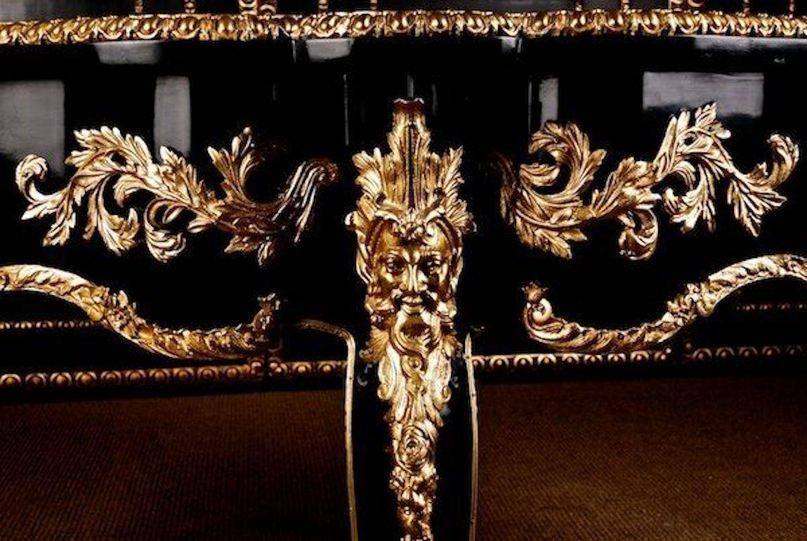 Loungetisch im Louis-XV-Stil, schwarz poliert, mit Bronzebeschlägen im Angebot 2