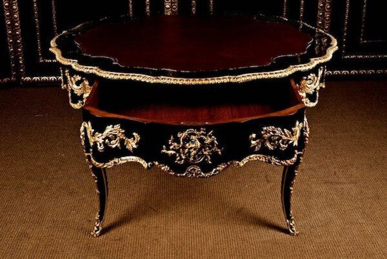 French antique Louis XV Style Lounge Table Black Polished, with Bronze Fittings For Sale 1