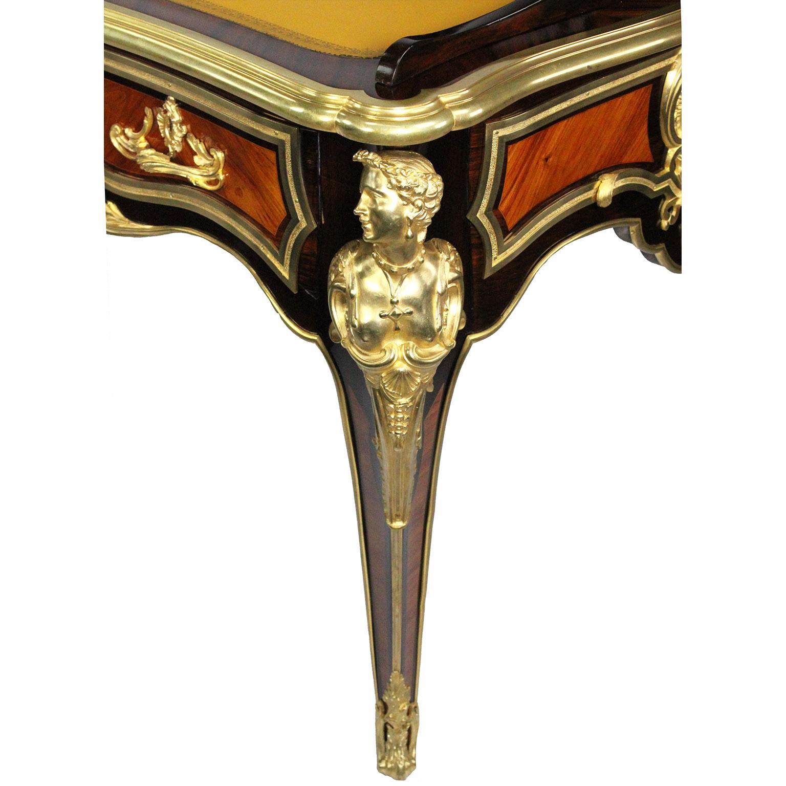 Scrivania in stile Luigi XV francese in mogano, legno satinato e bronzo dorato in vendita 8