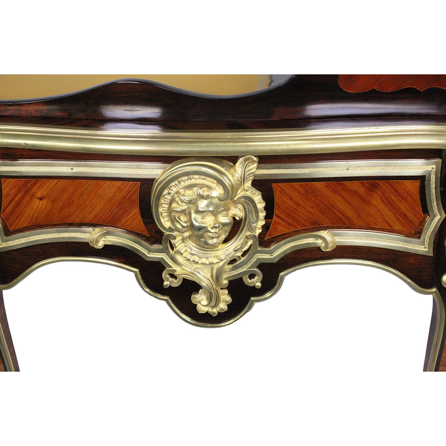 Scrivania in stile Luigi XV francese in mogano, legno satinato e bronzo dorato in vendita 9