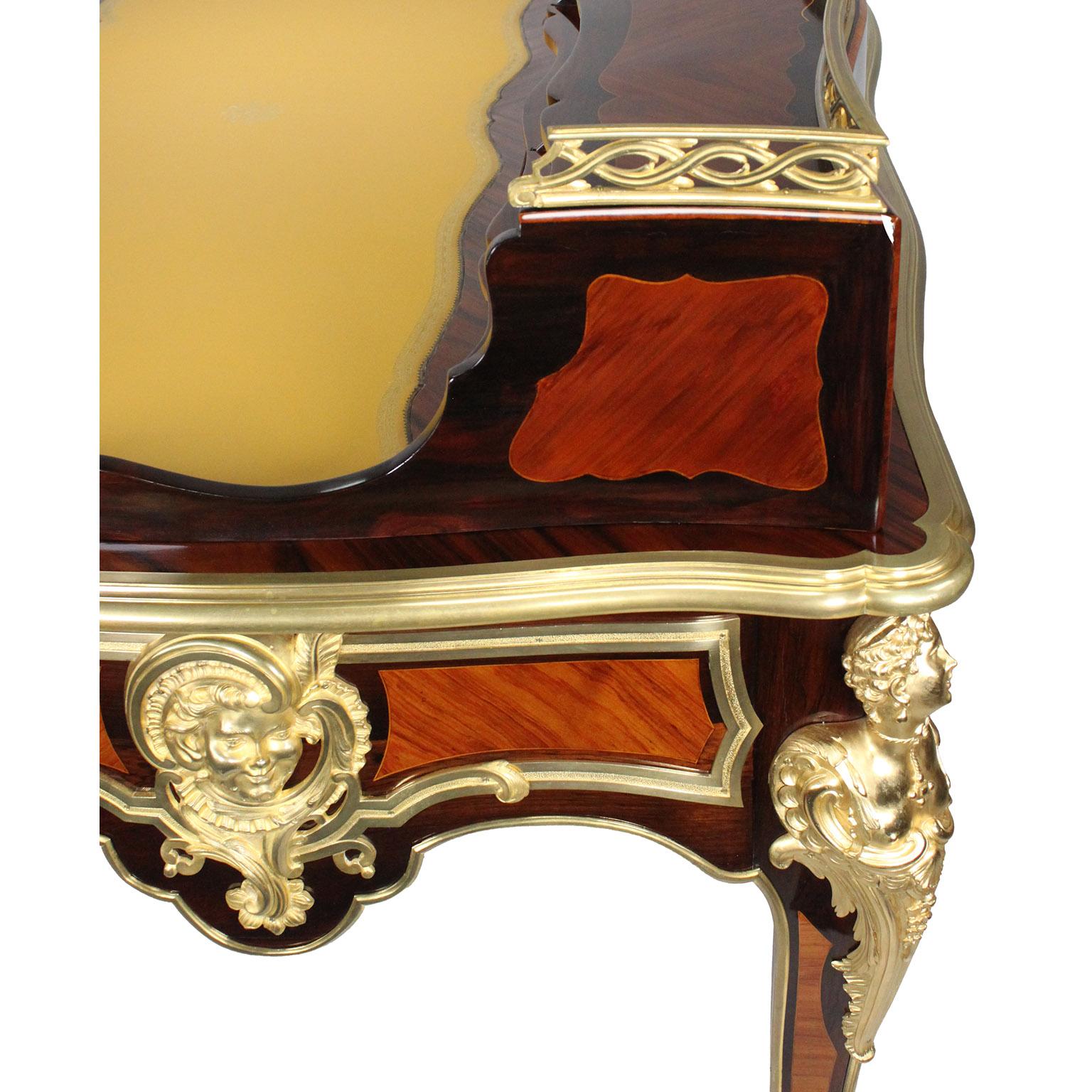Scrivania in stile Luigi XV francese in mogano, legno satinato e bronzo dorato in vendita 11