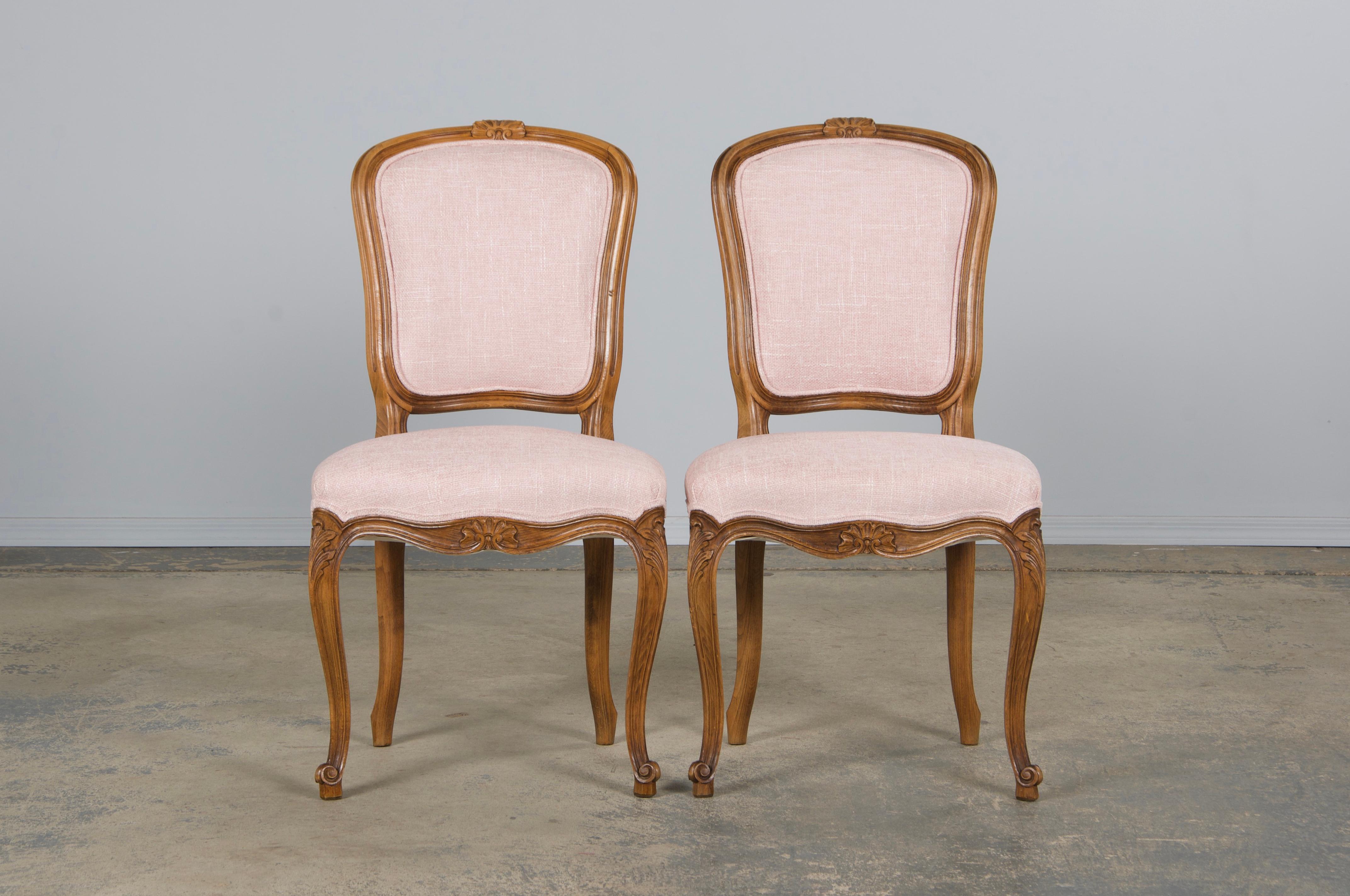 Sedie da pranzo francesi in stile Luigi XV in acero color rosa confetto - set di 8 In condizioni buone in vendita a Astoria, NY