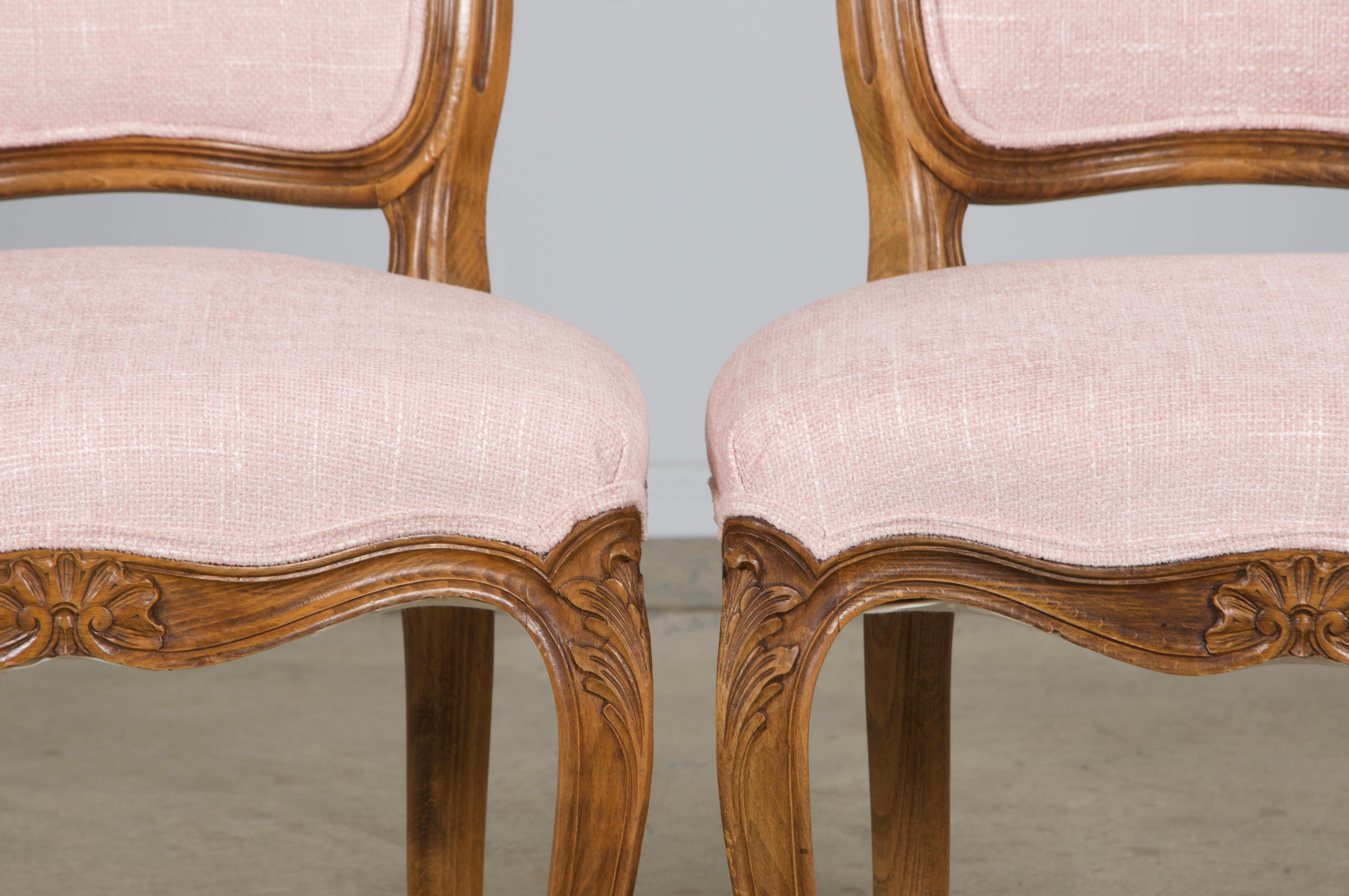 XX secolo Sedie da pranzo francesi in stile Luigi XV in acero color rosa confetto - set di 8 in vendita