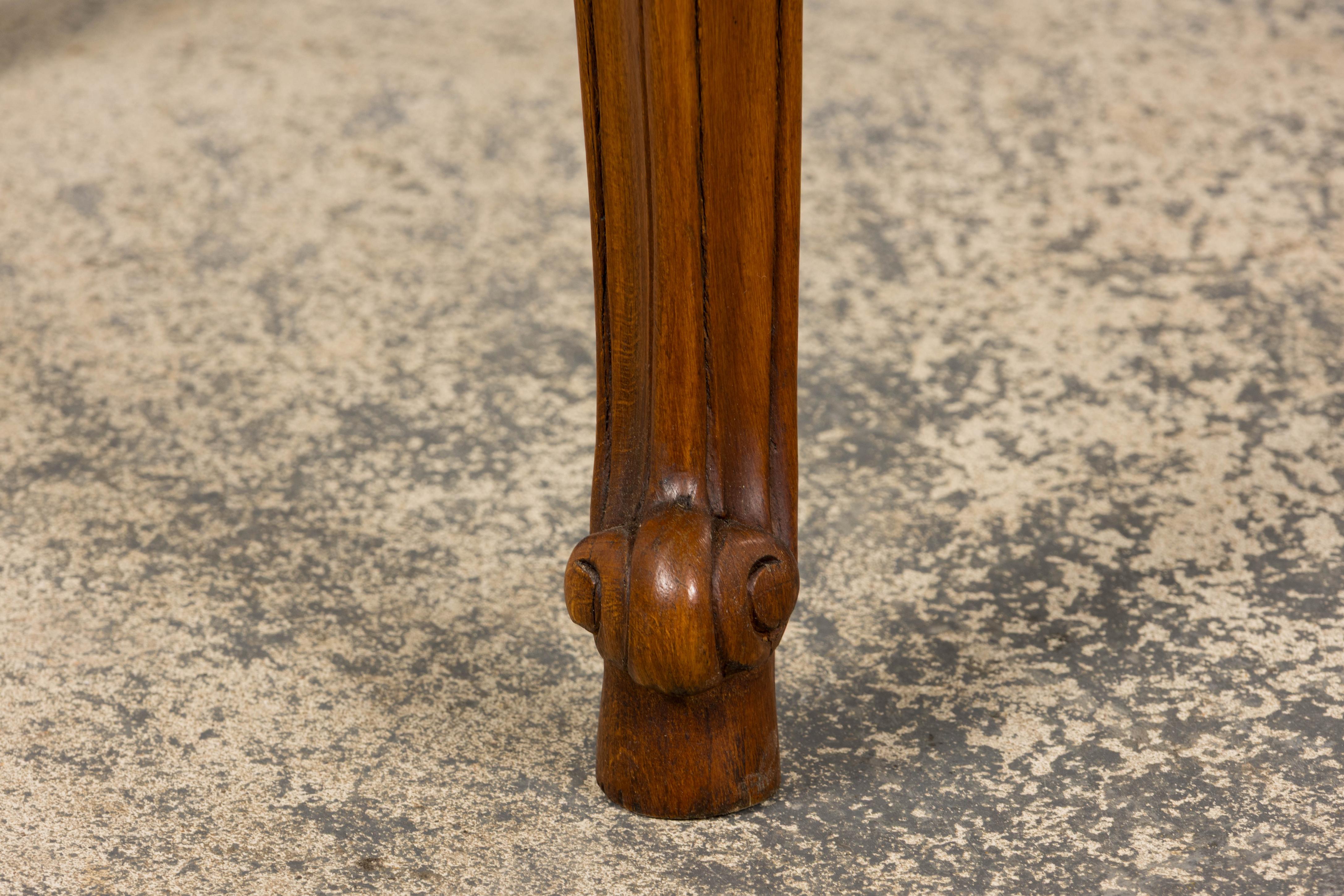 Chaises de salle à manger en érable de style Louis XV en cuir brun - Lot de 6 en vente 7