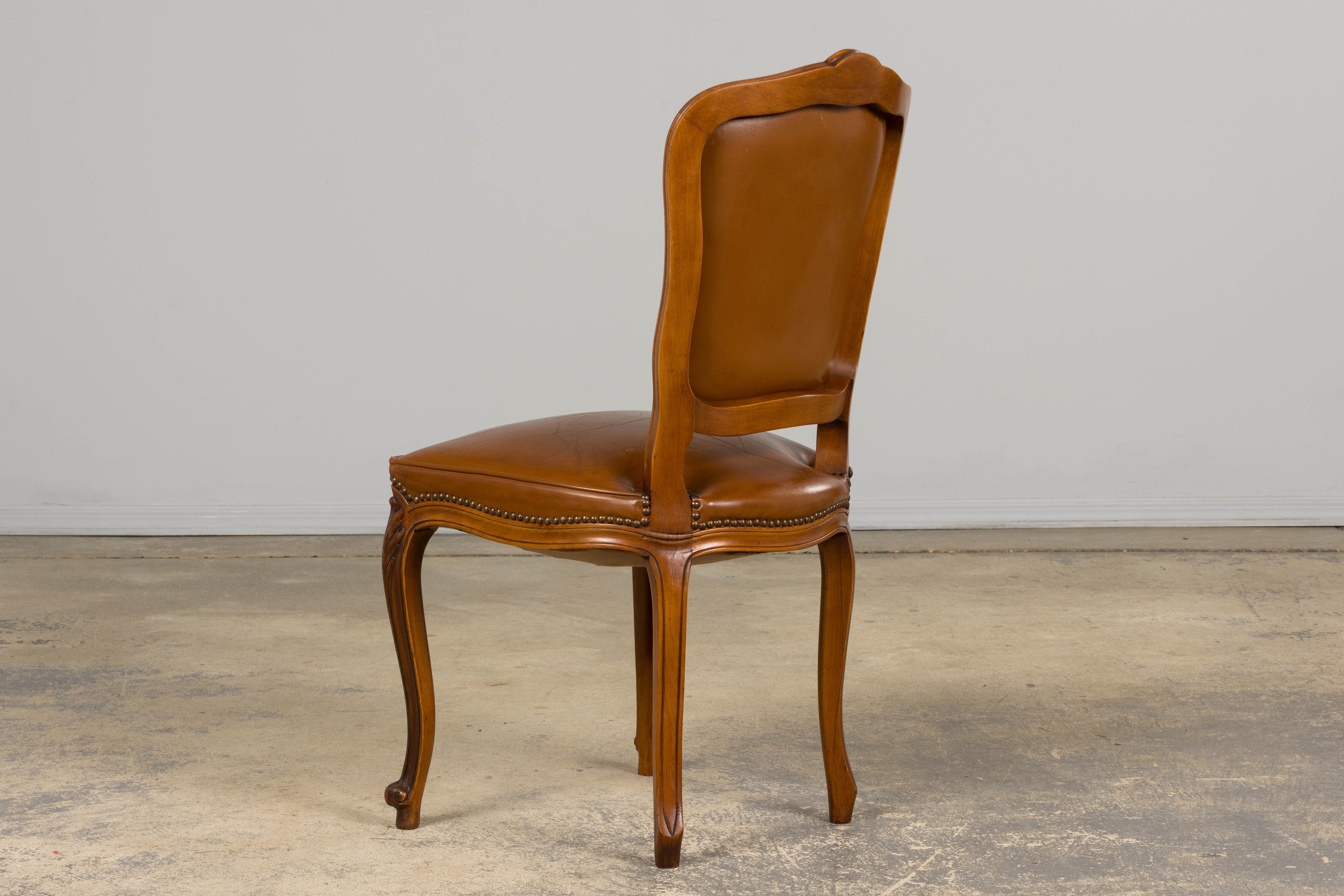 Chaises de salle à manger en érable de style Louis XV en cuir brun - Lot de 6 en vente 8