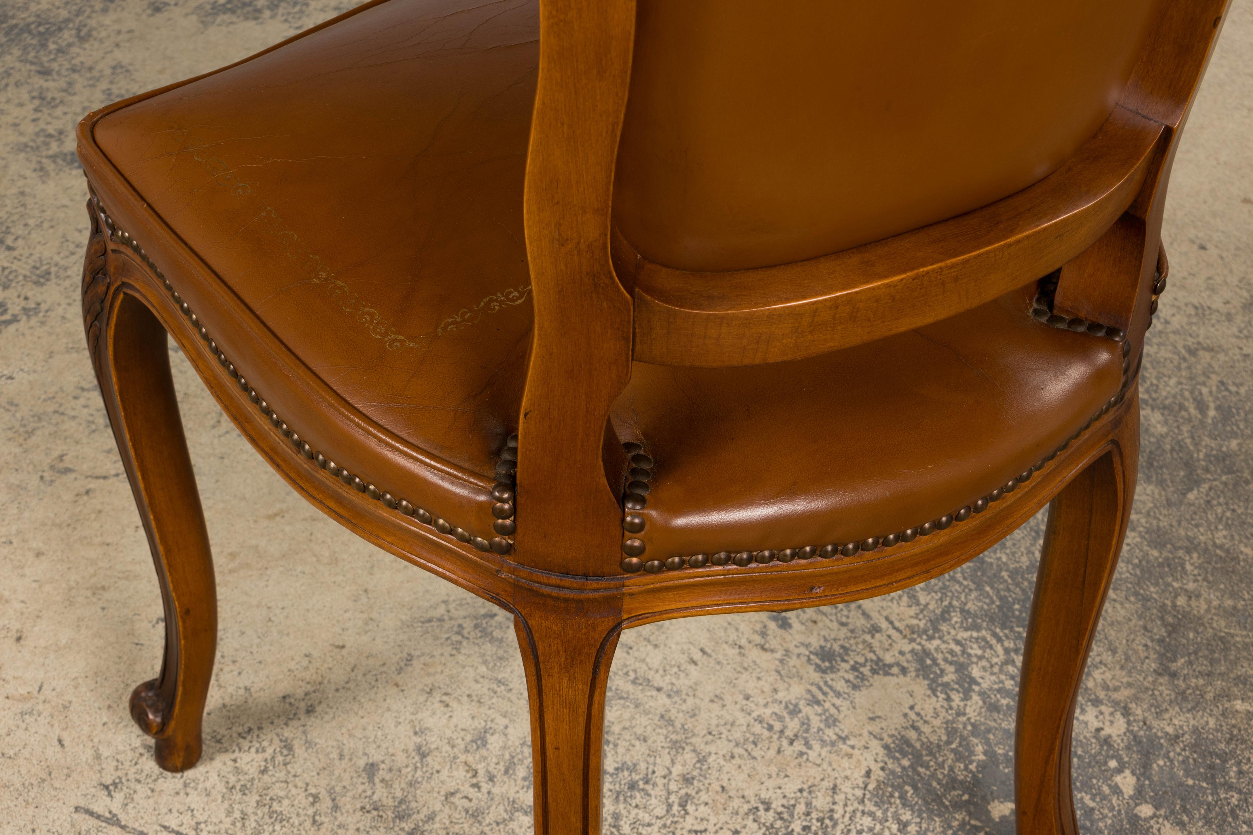 Chaises de salle à manger en érable de style Louis XV en cuir brun - Lot de 6 en vente 9
