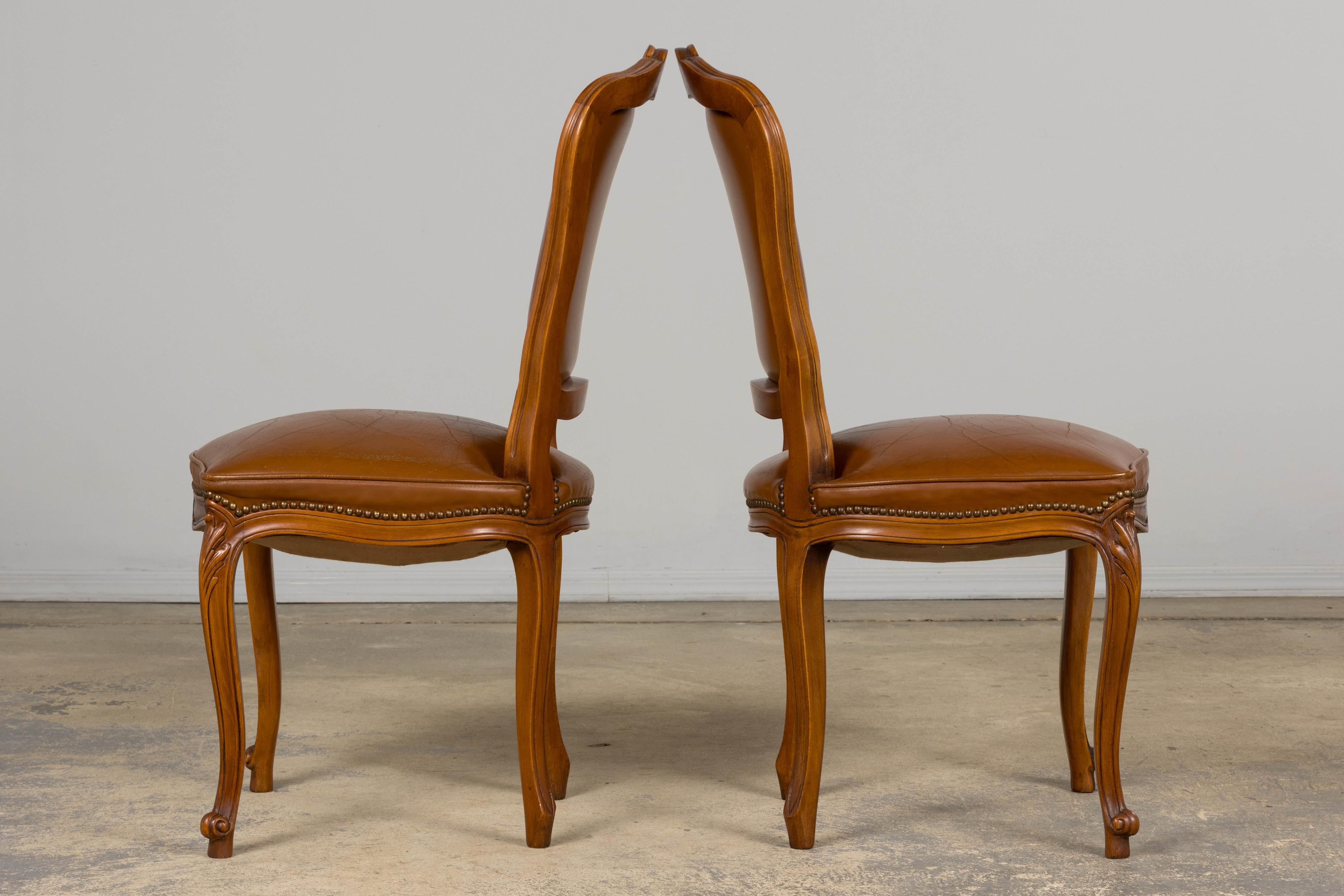 Chaises de salle à manger en érable de style Louis XV en cuir brun - Lot de 6 en vente 10