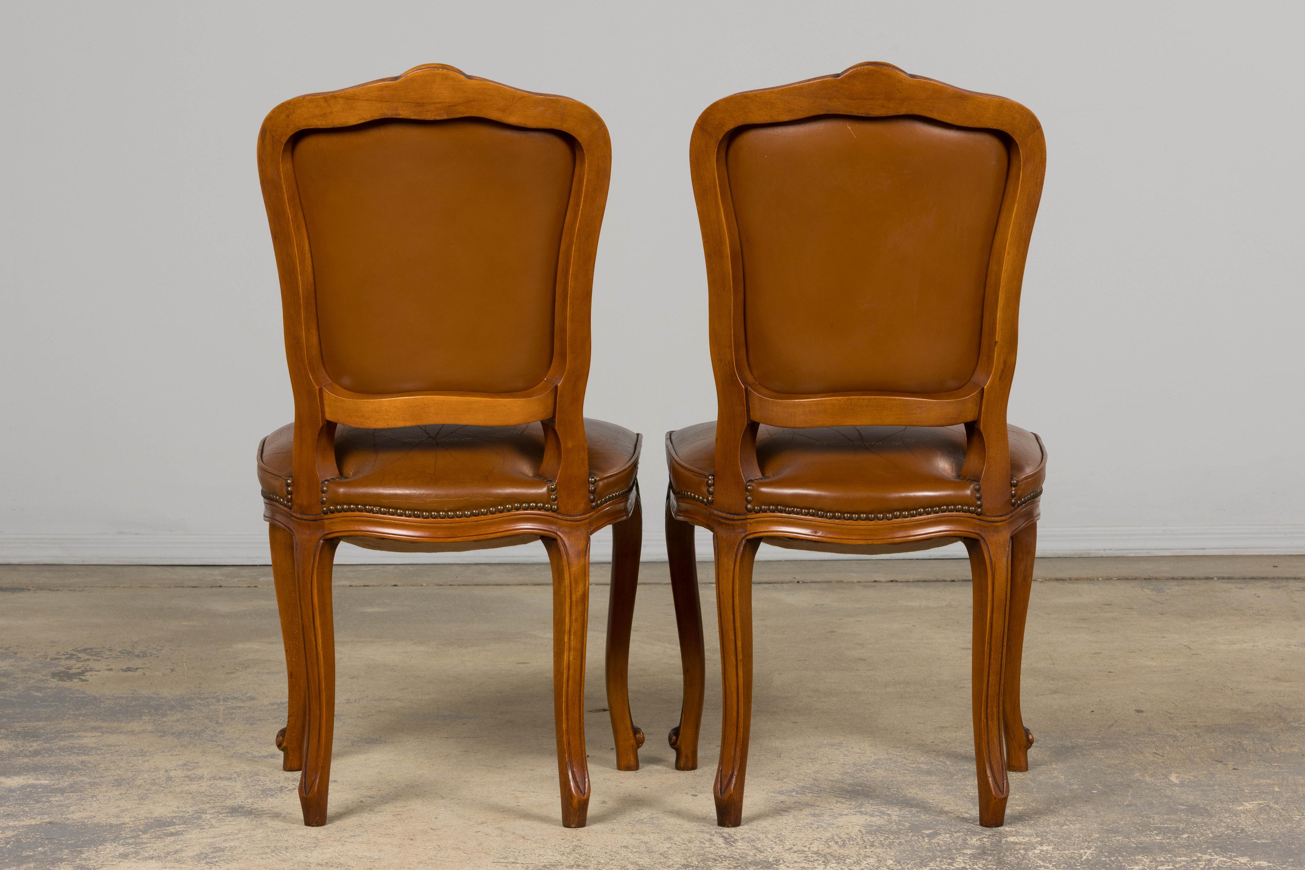 Chaises de salle à manger en érable de style Louis XV en cuir brun - Lot de 6 en vente 13
