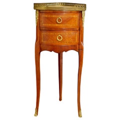 Piantana francese in stile Luigi XV con piano in marmo e montatura in bronzo