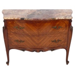 Commode ou commode française de style Louis XV avec dessus en marbre