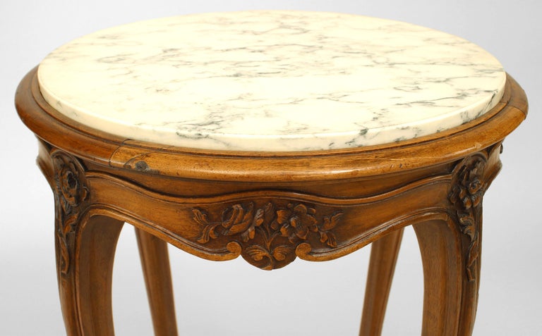 French Louis XV-style (19/20th Century) walnut round end table with open stretcher and white and green marble top.
