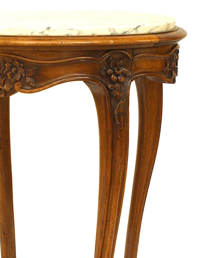 French Louis XV Walnut Round End Table In Good Condition For Sale In New York, NY