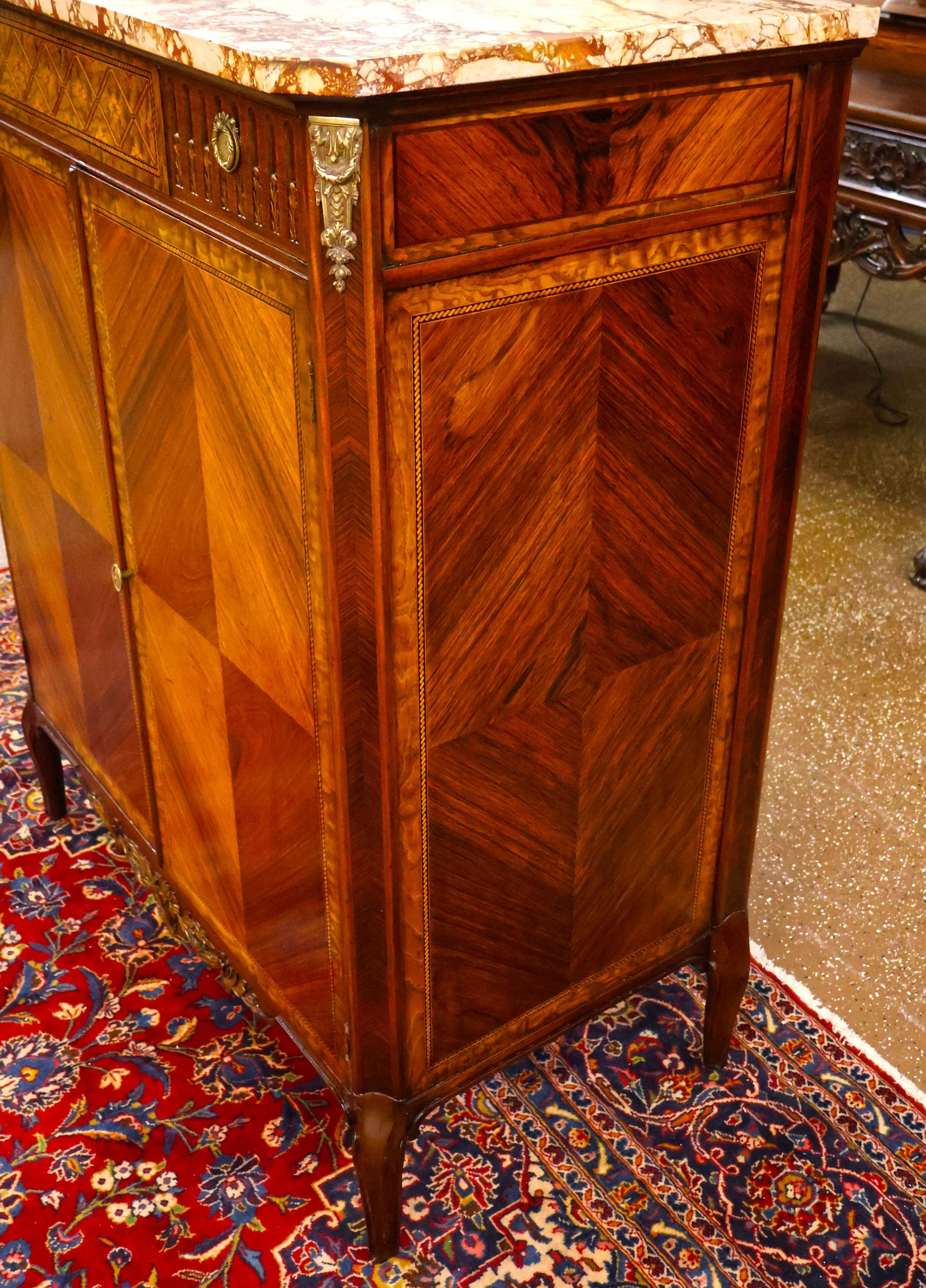 Inizio XX secolo French Louis XV Style Marble Top Inlaid High Dresser High Chest Circa 1920's in vendita