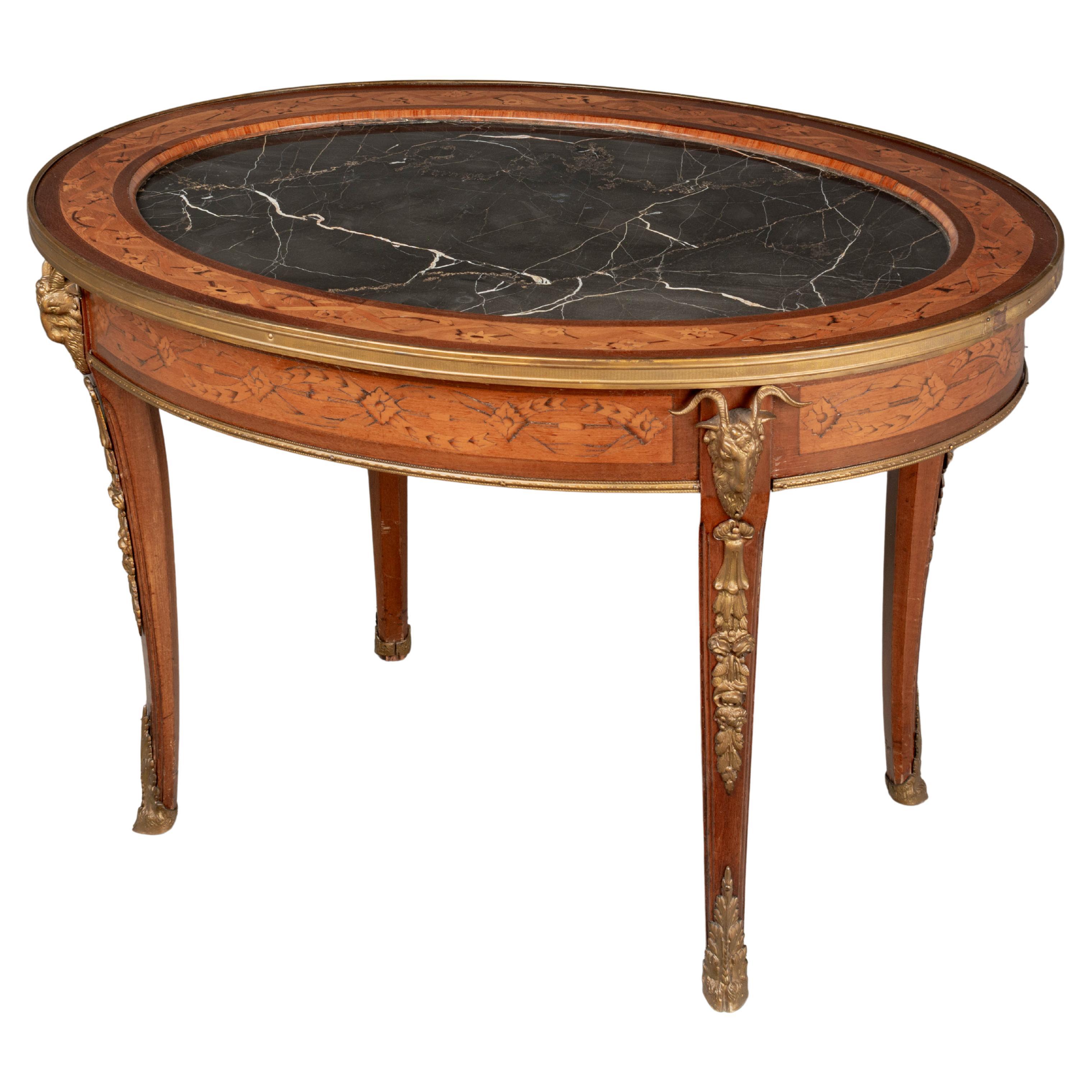 Table basse ovale de style Louis XV française avec plateau en marbre