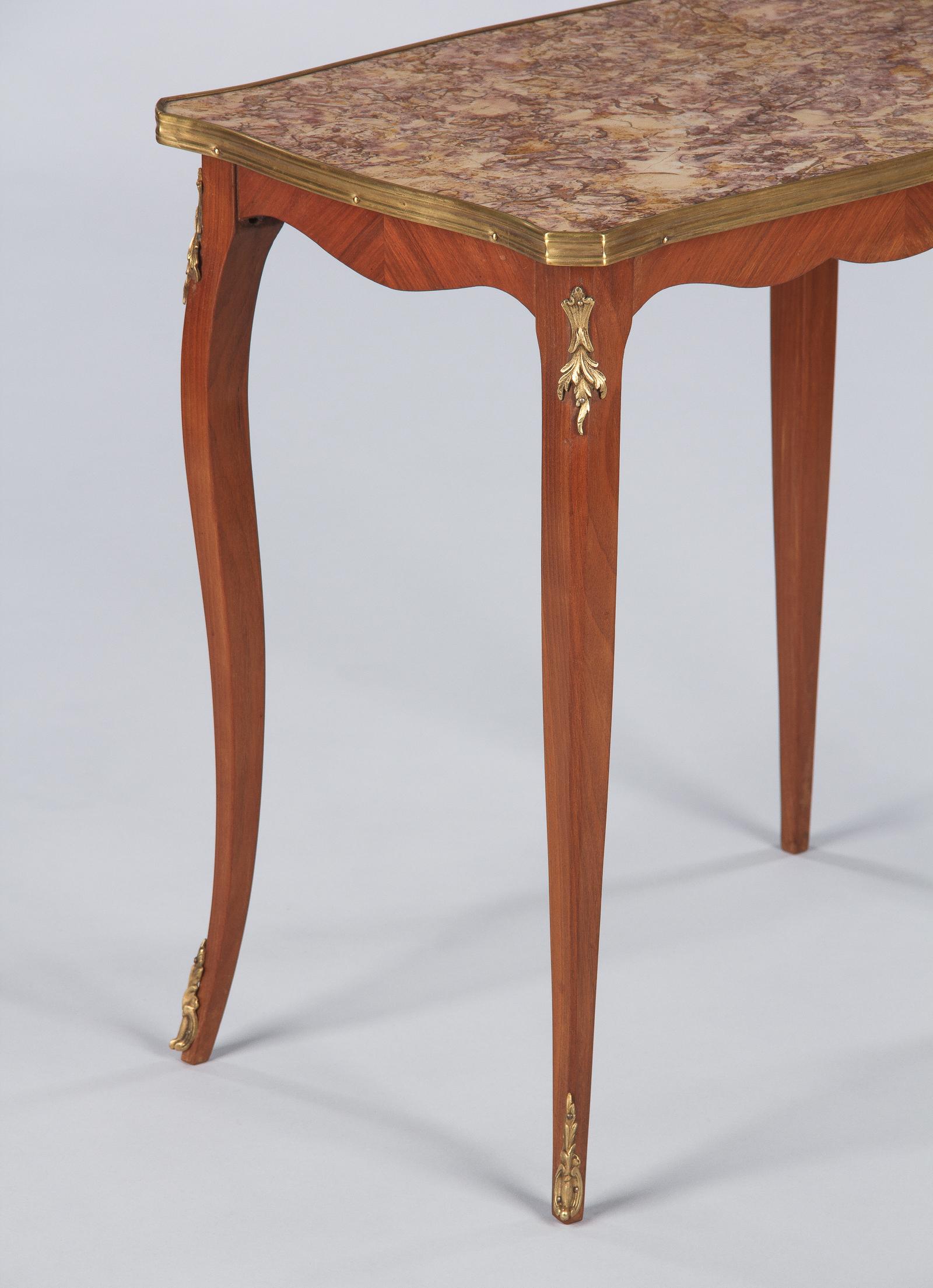 French Louis XV Style Cherrywood and Marble-Top Side Table, 1940s (Französisch)