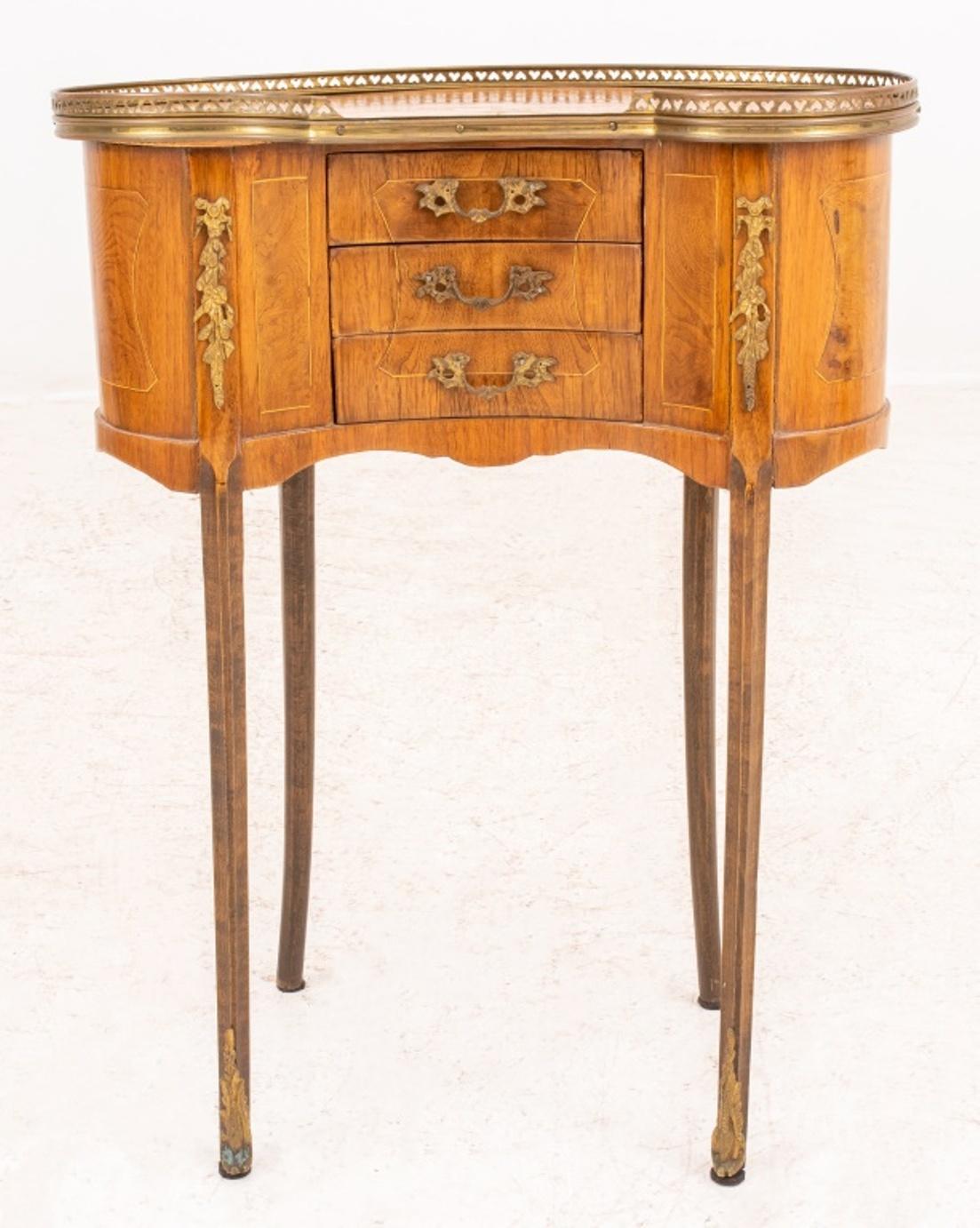 French Louis XV style marquetry bean side table with pierced repeating heart design throughout bronze gallery at the tabletop, raised on tapered cabriole legs with gilt metal mounts, three drawers with gilt metal handles.

Dimensions: 28.5