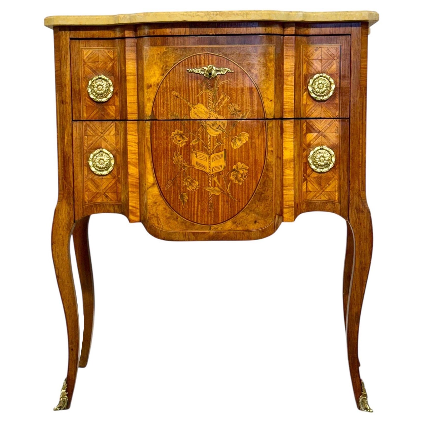 Commode en marqueterie de style Louis XV avec plateau en marbre, fin du 19e siècle en vente