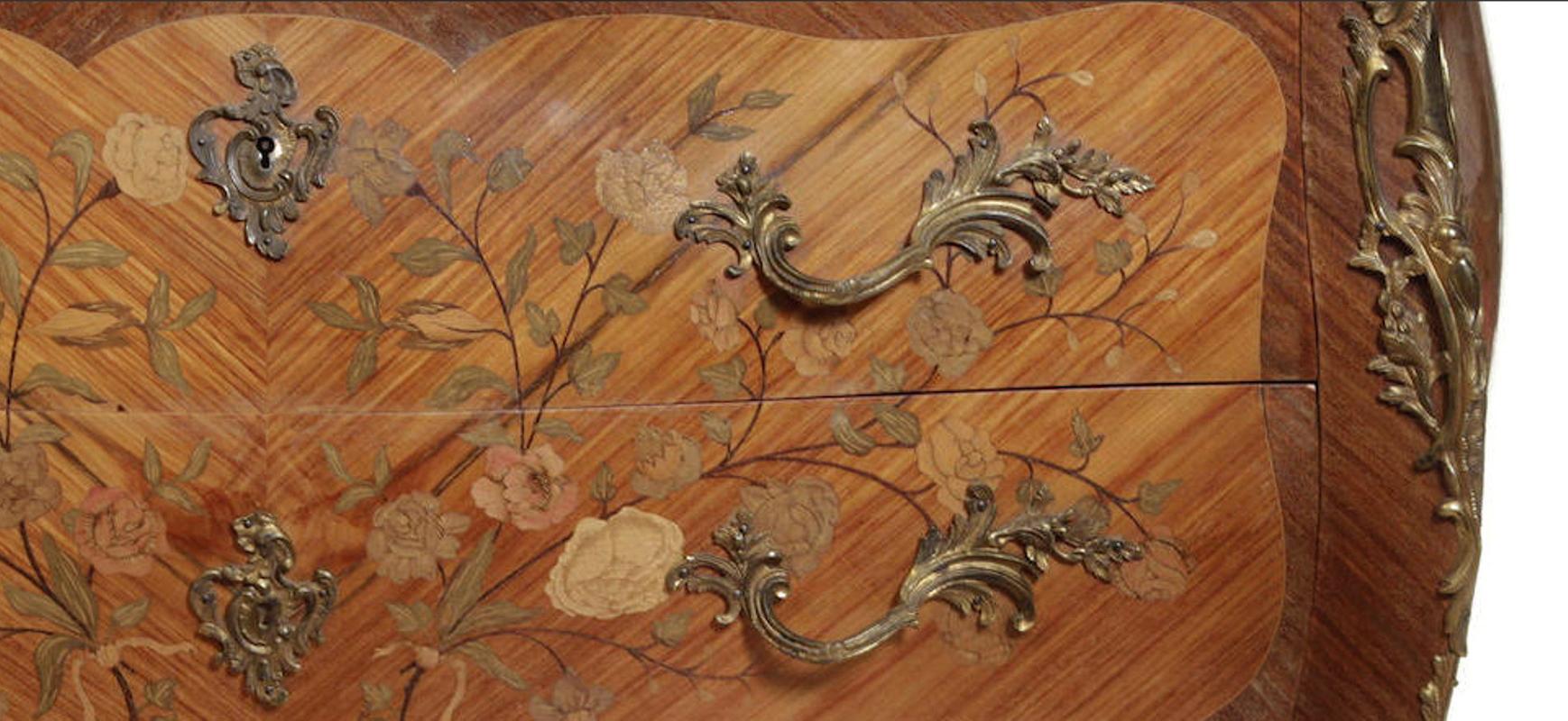 Kommode aus Veilchenholz mit Intarsien im Louis-XV-Stil, 19. Jahrhundert  im Zustand „Gut“ in Cypress, CA