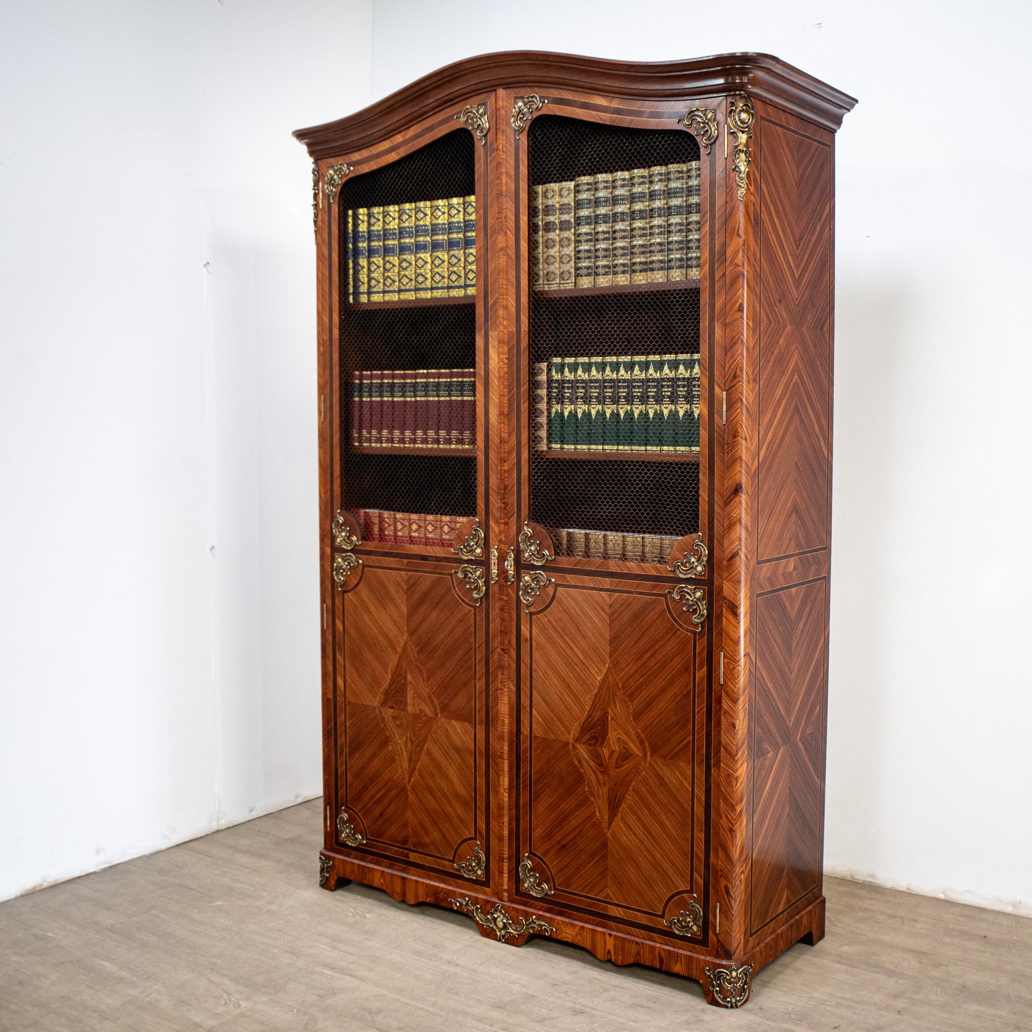 French Louis XV Style Mesh Door Bookcase In Good Condition For Sale In Newark, GB