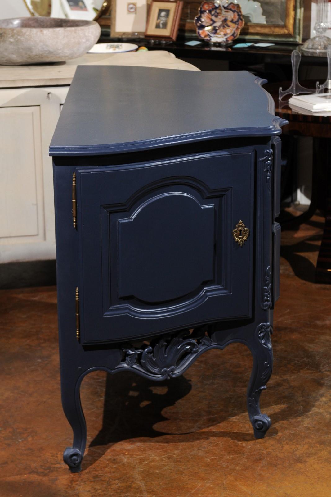 French Louis XV Style Midnight Blue Painted Two-Drawer Chest with Carved Skirt (20. Jahrhundert) im Angebot