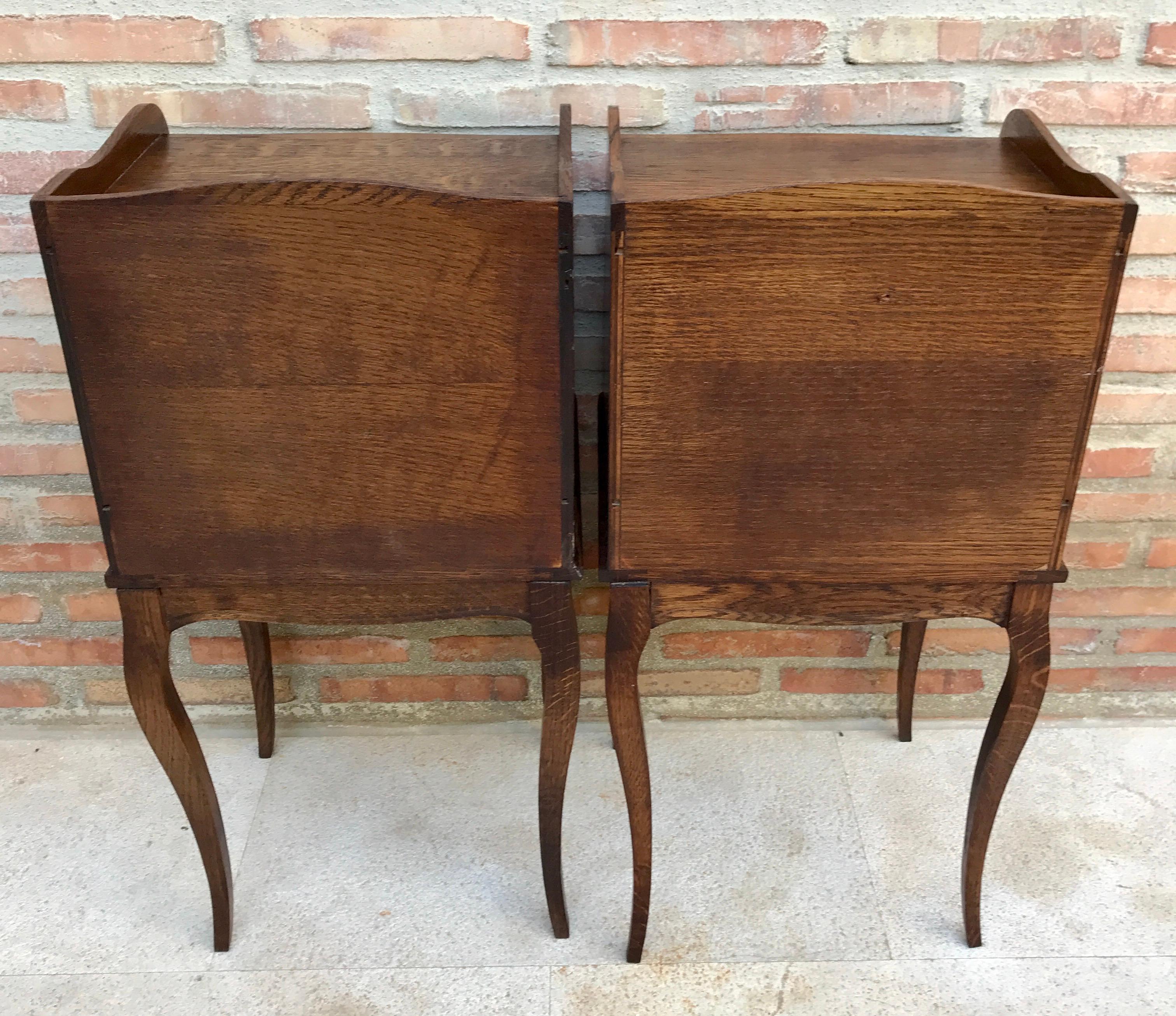 French Louis XV Style Nightstands in Walnut with Drawer and Open Self, 1960s, Se In Good Condition For Sale In Miami, FL