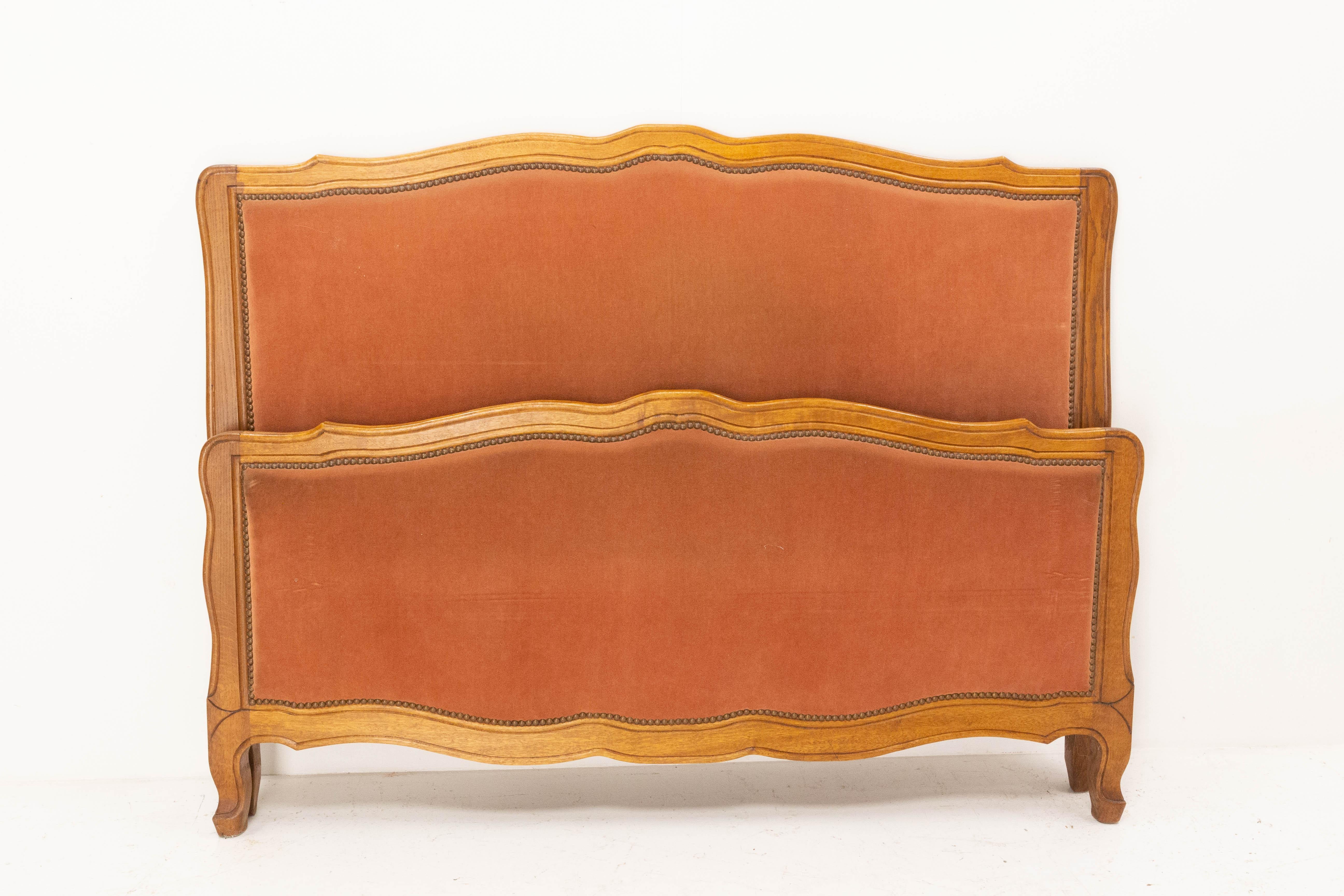 French Louis XV Style Oak and Velvet Bed Full or Queen Size, circa 1960 For Sale 2
