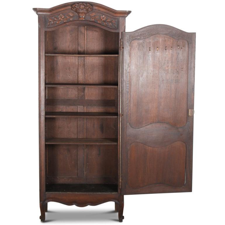 French Louis XV Style Oak Bonnetiere Armoire In Good Condition In Vancouver, British Columbia