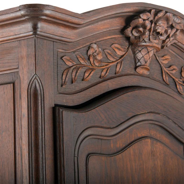 Early 20th Century French Louis XV Style Oak Bonnetiere Armoire