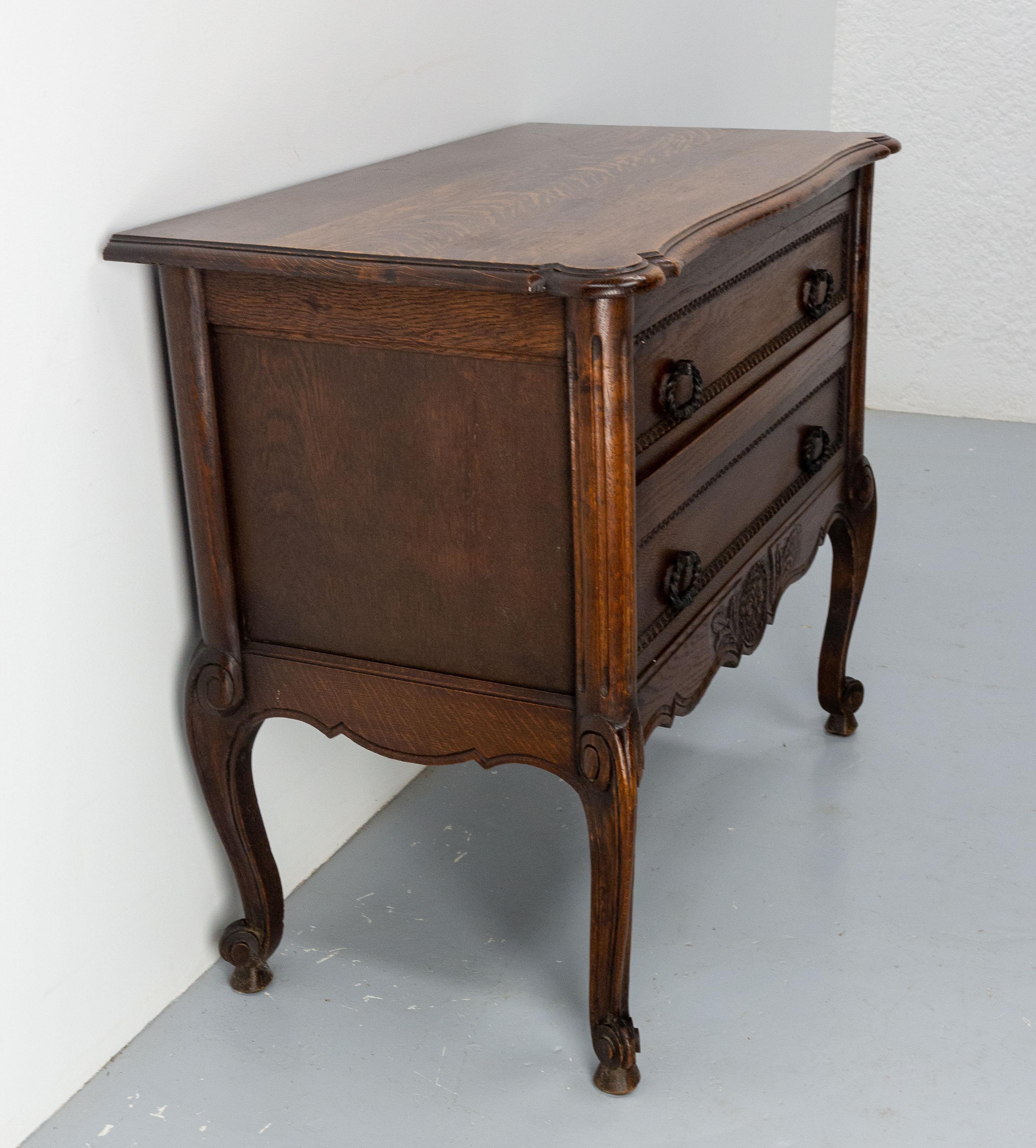 French Louis XV Style Oak Commode Chest of Drawers, circa 1940 In Good Condition For Sale In Labrit, Landes