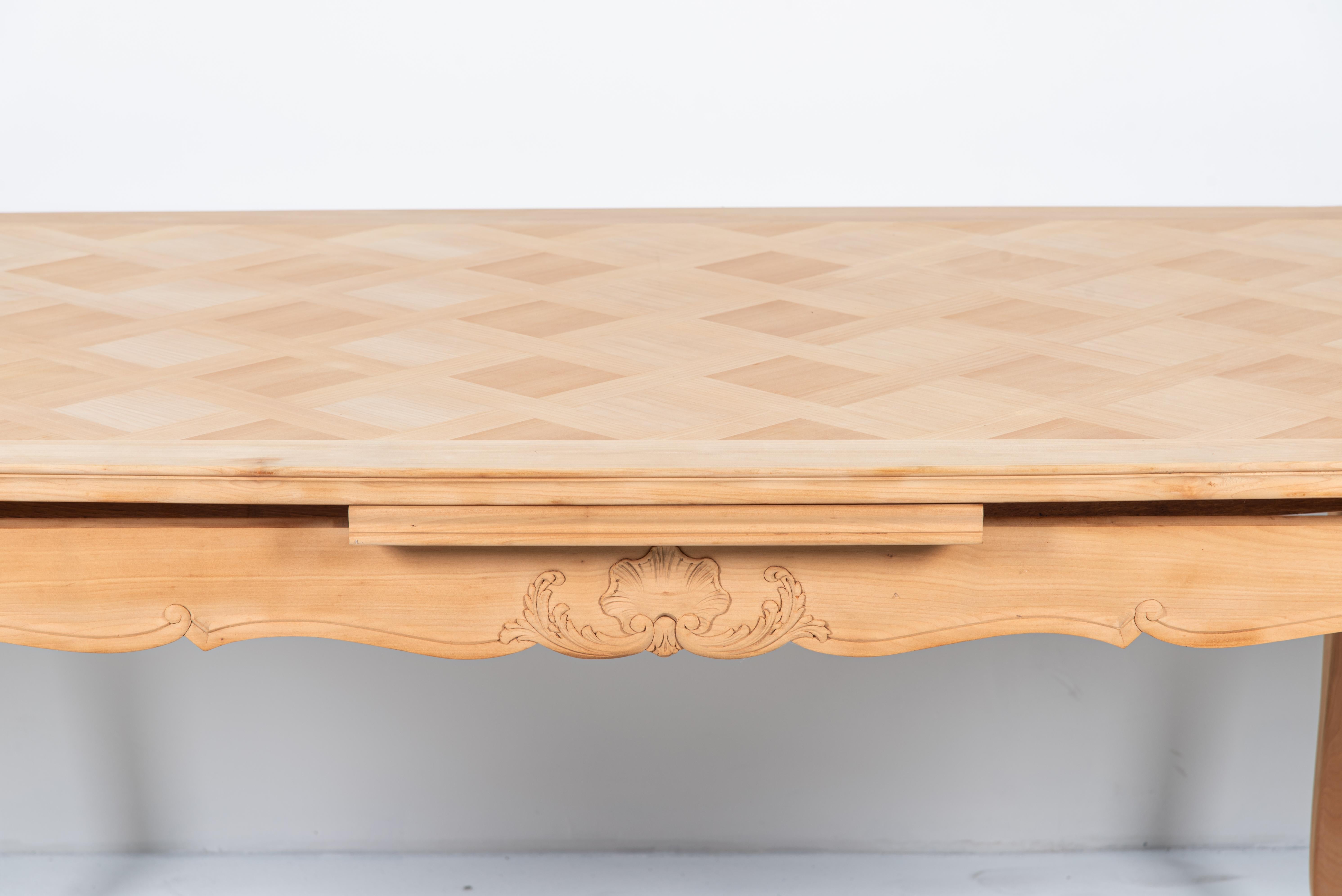 20th Century French Louis XV Style Oak Dinning Table