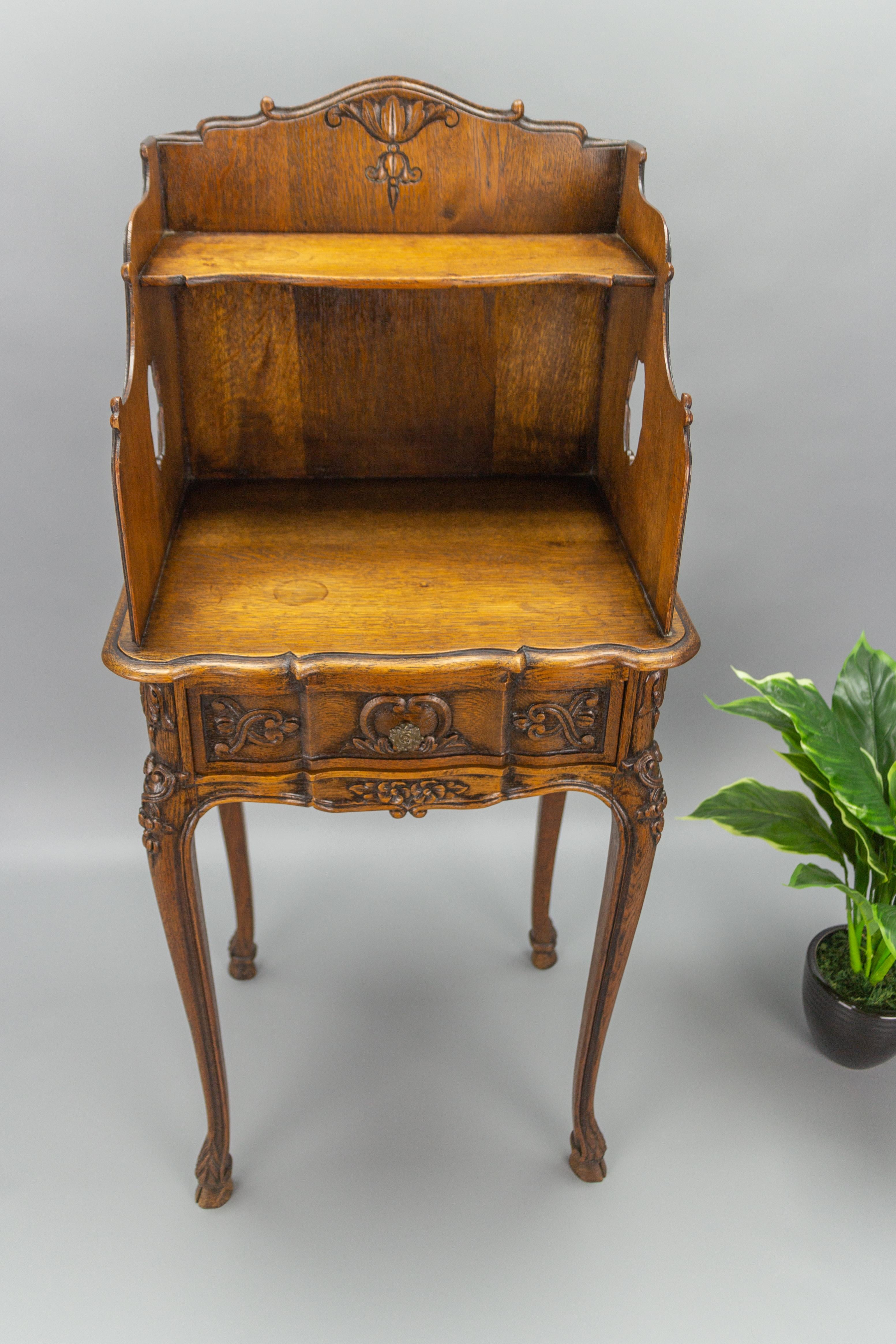 French Louis XV Style Oakwood Nightstand or Side Table 10