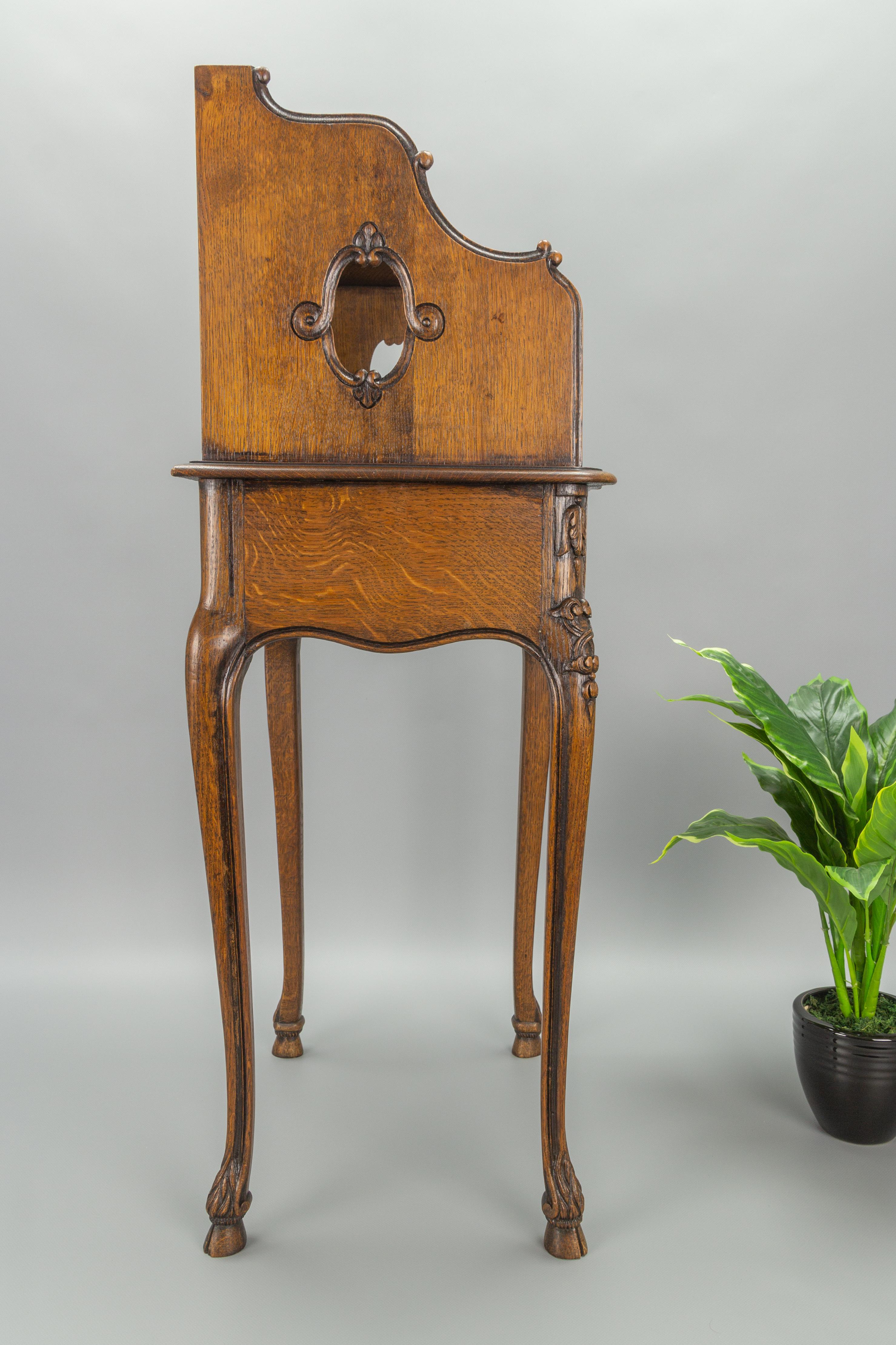 Mid-20th Century French Louis XV Style Oakwood Nightstand or Side Table