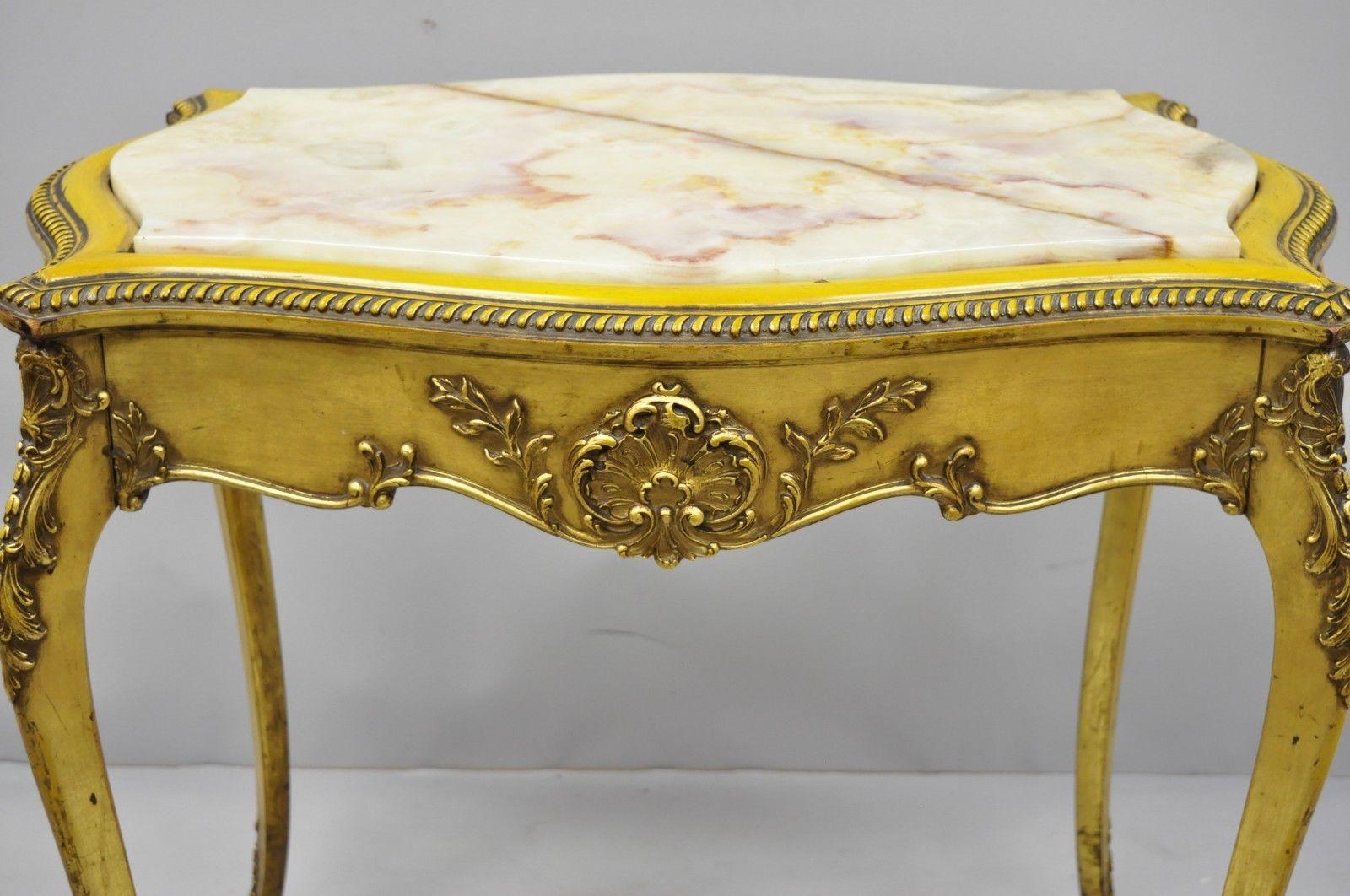 French Louis XV Style Onyx Stone Turtle Top Centre Lamp Parlor Table In Good Condition In Philadelphia, PA