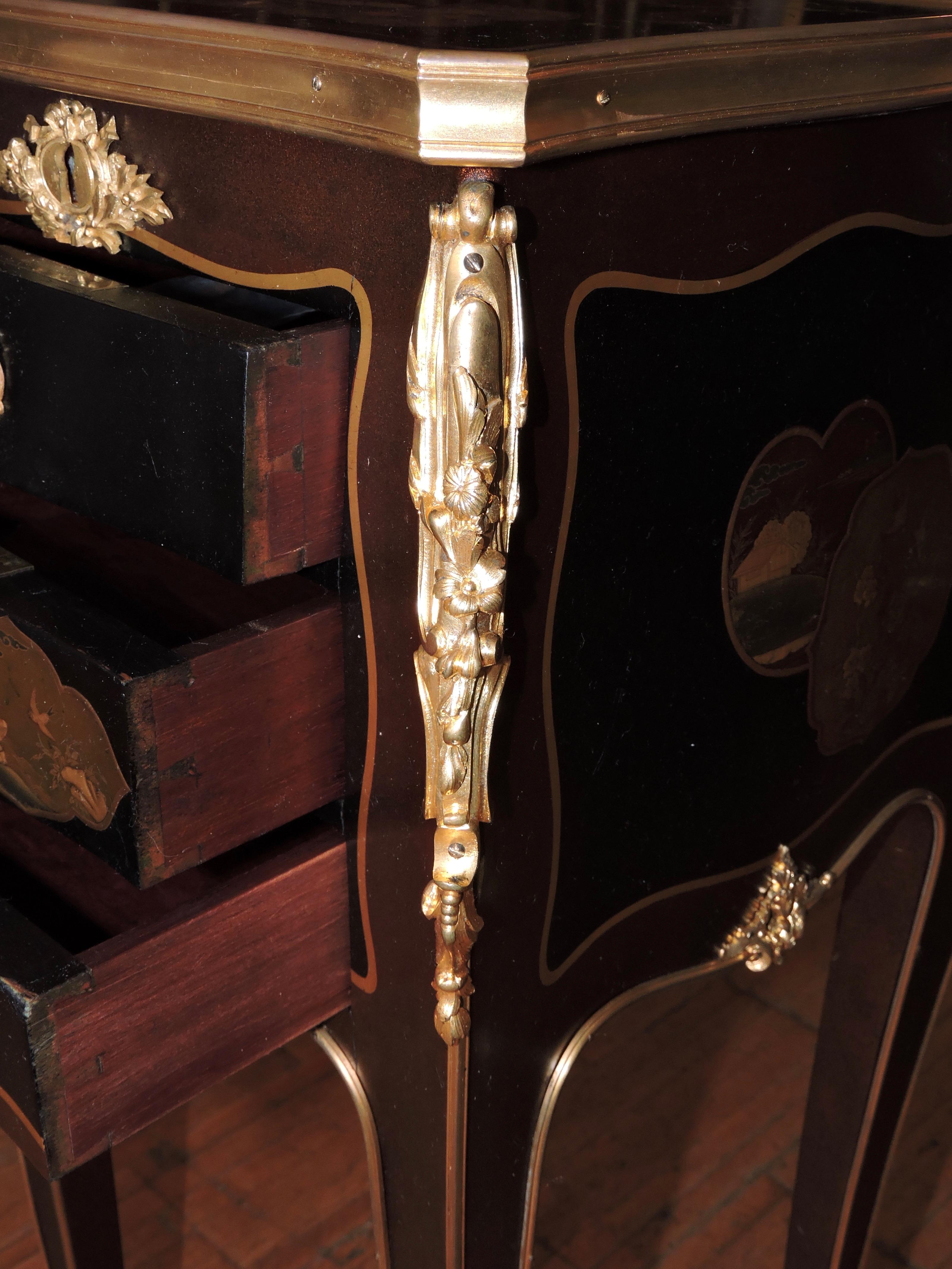 French Louis XV Style Ormolu-Mounted and Lacquered Table à Écrire, circa 1880 5