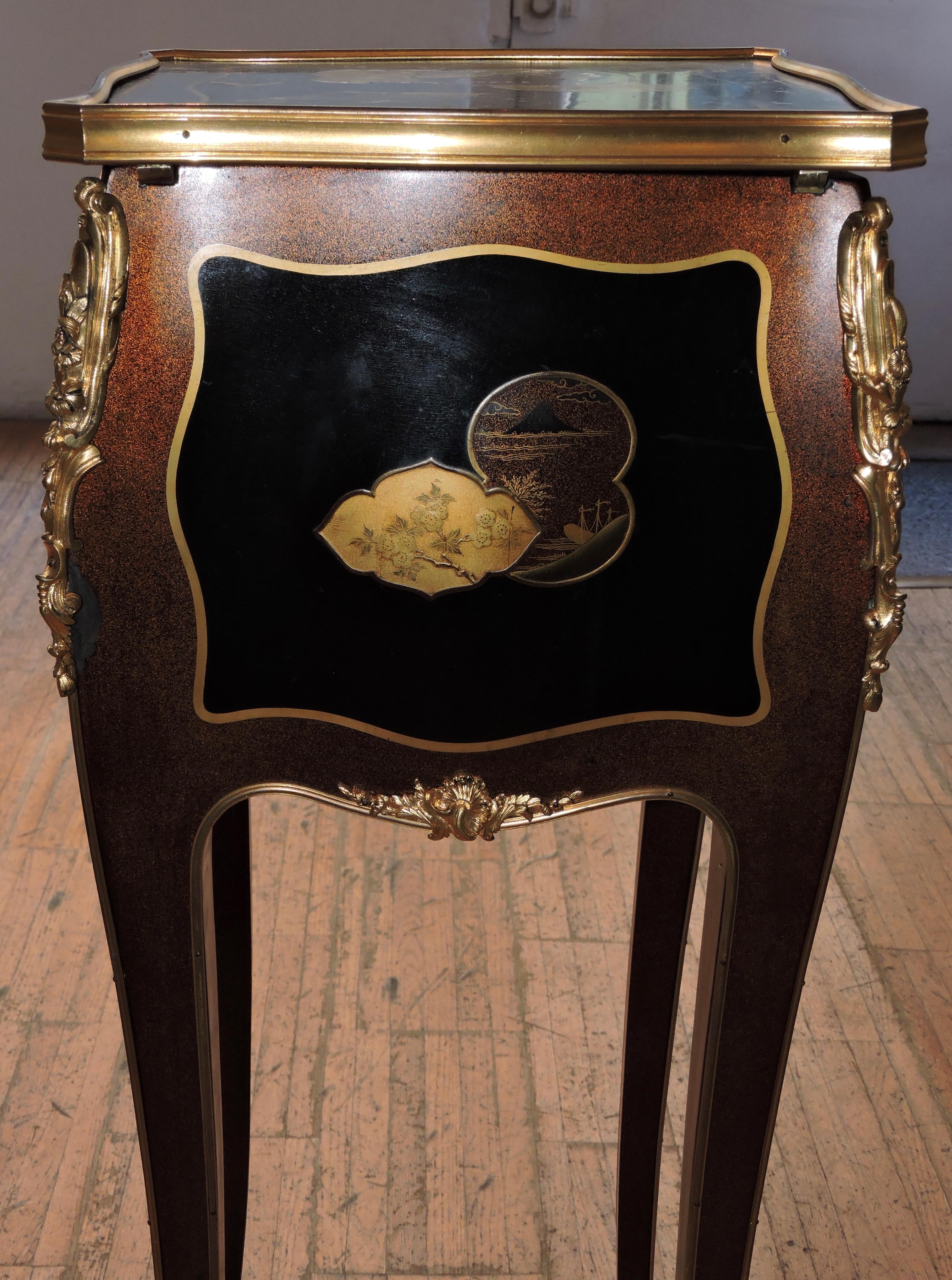 French Louis XV Style Ormolu-Mounted and Lacquered Table à Écrire, circa 1880 10