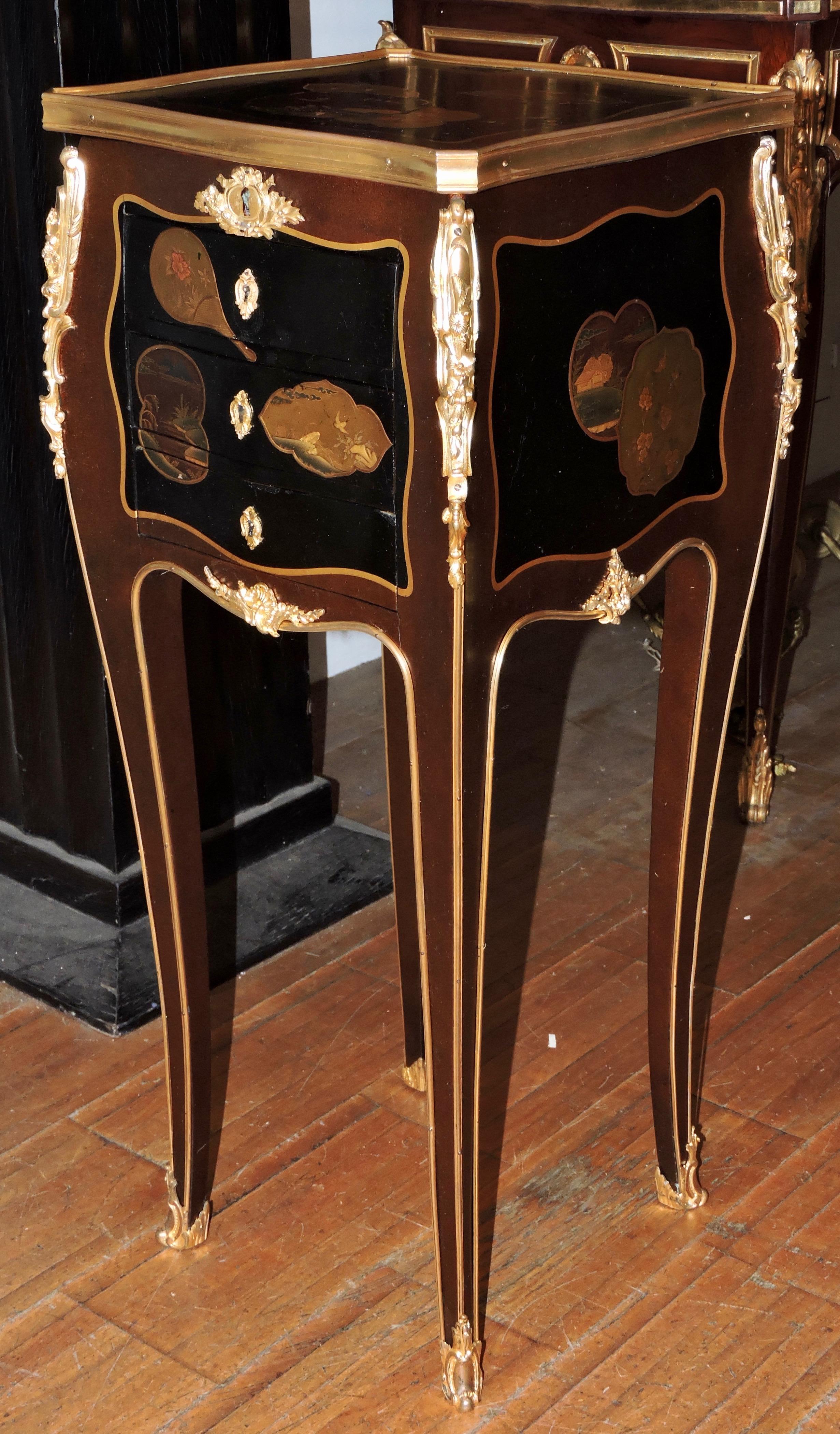 French Louis XV Style Ormolu-Mounted and Lacquered Table à Écrire, circa 1880 (Vergoldet)